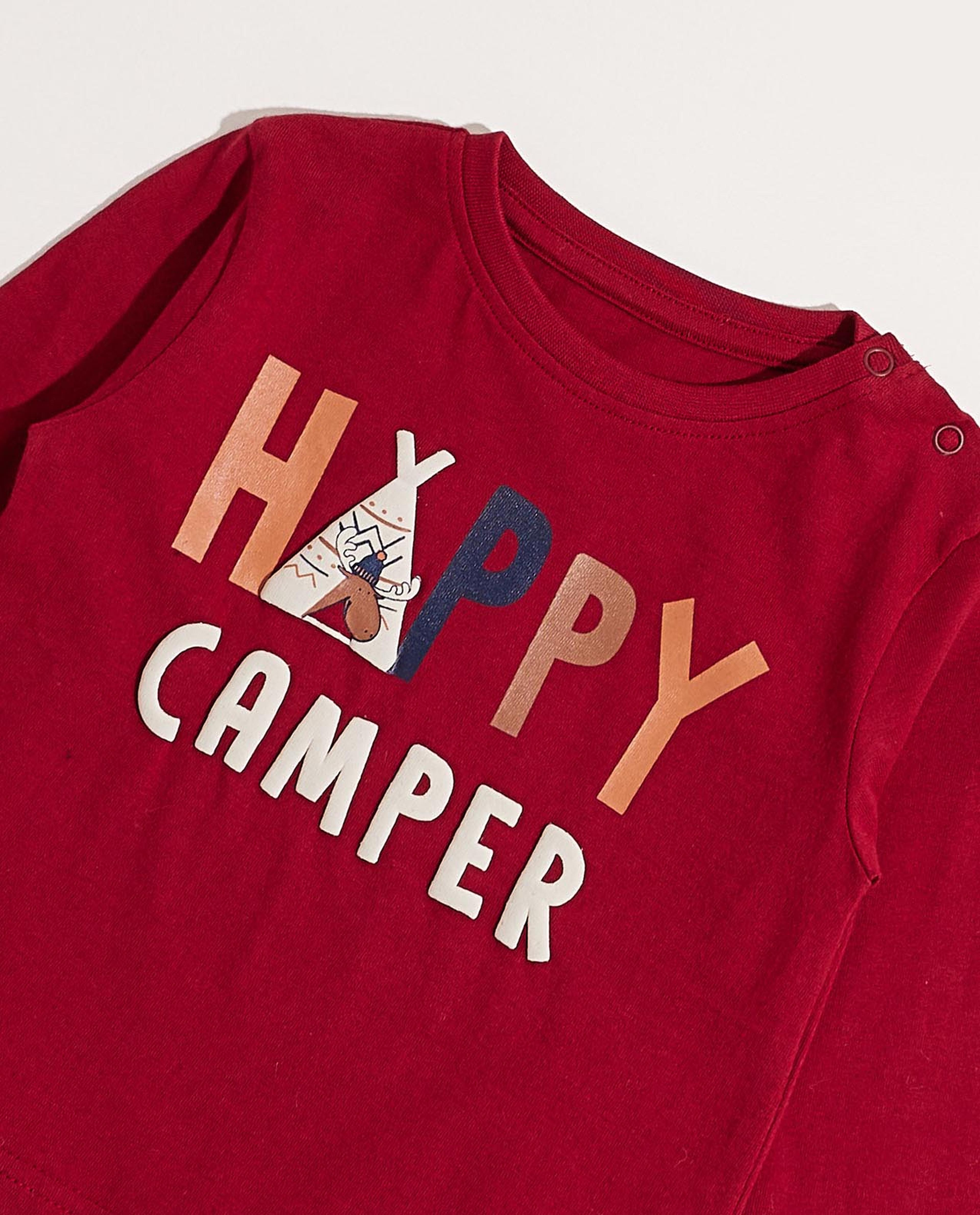 سويتشيرت مطبوع بياقة دائرية وأكمام طويلة