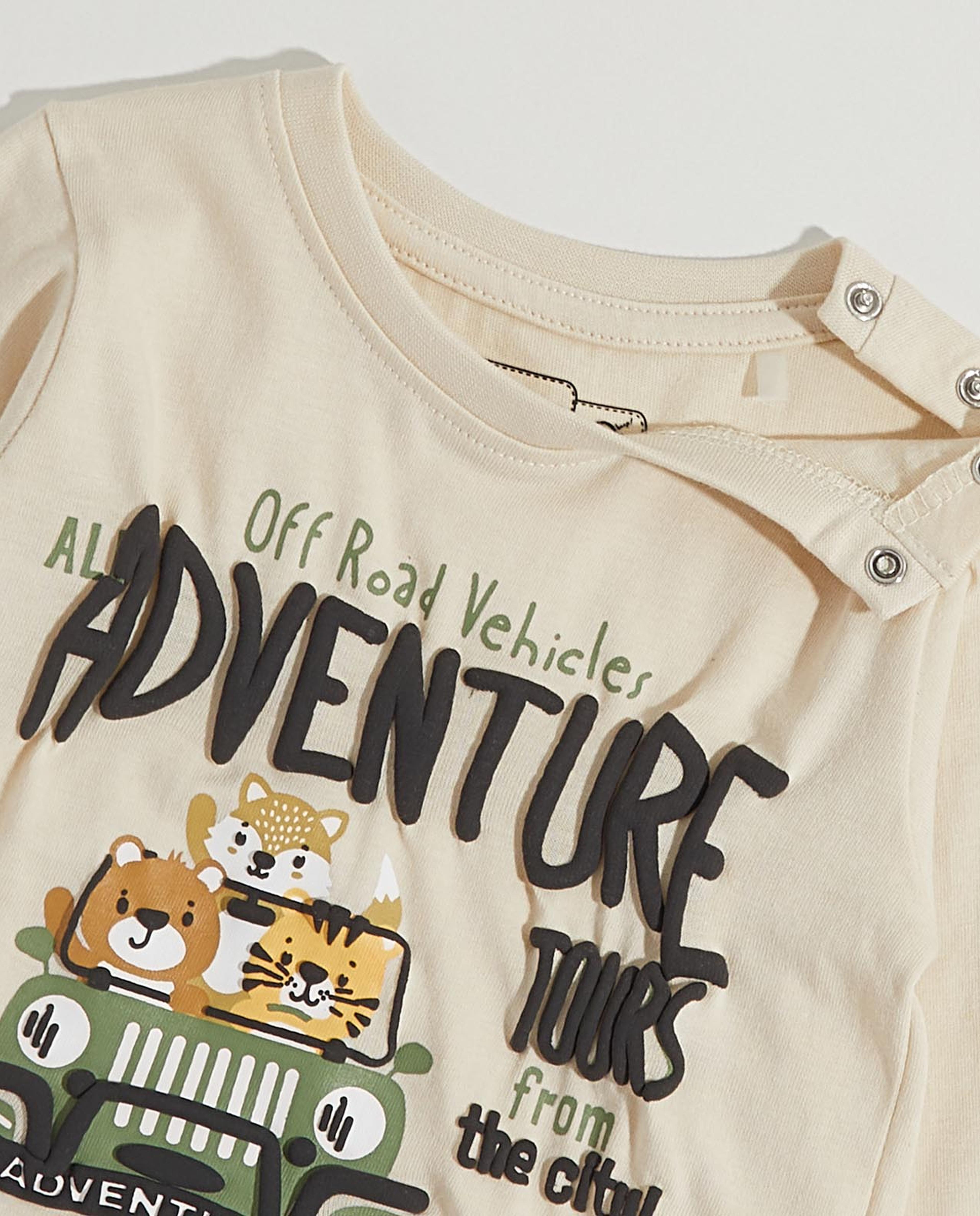 Graphic Print T-Shirt with Crew Neck and Long Sleeves