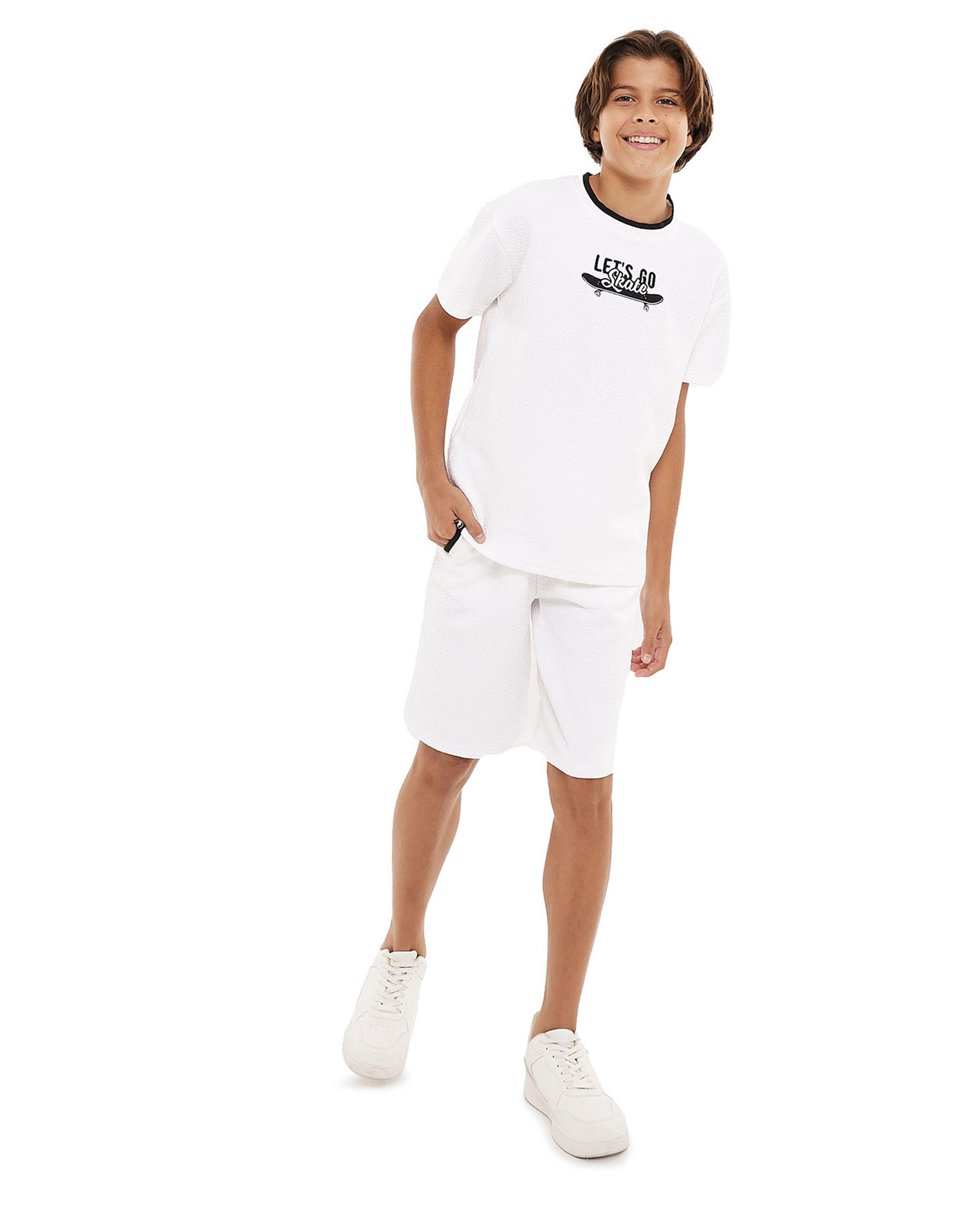 طقم تيشيرت بطبعة وشورت