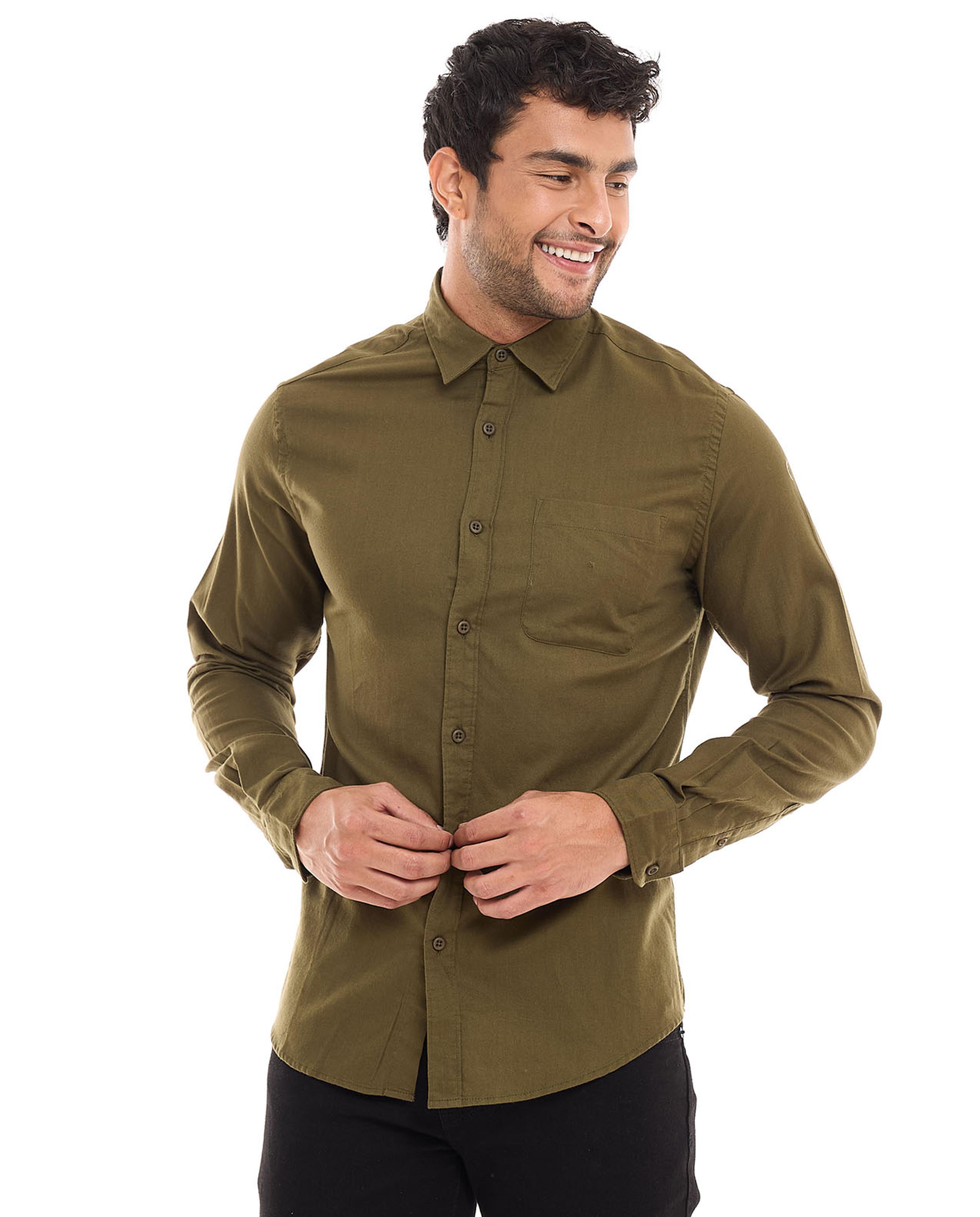 قميص سادة بياقة كلاسيك وأكمام طويلة