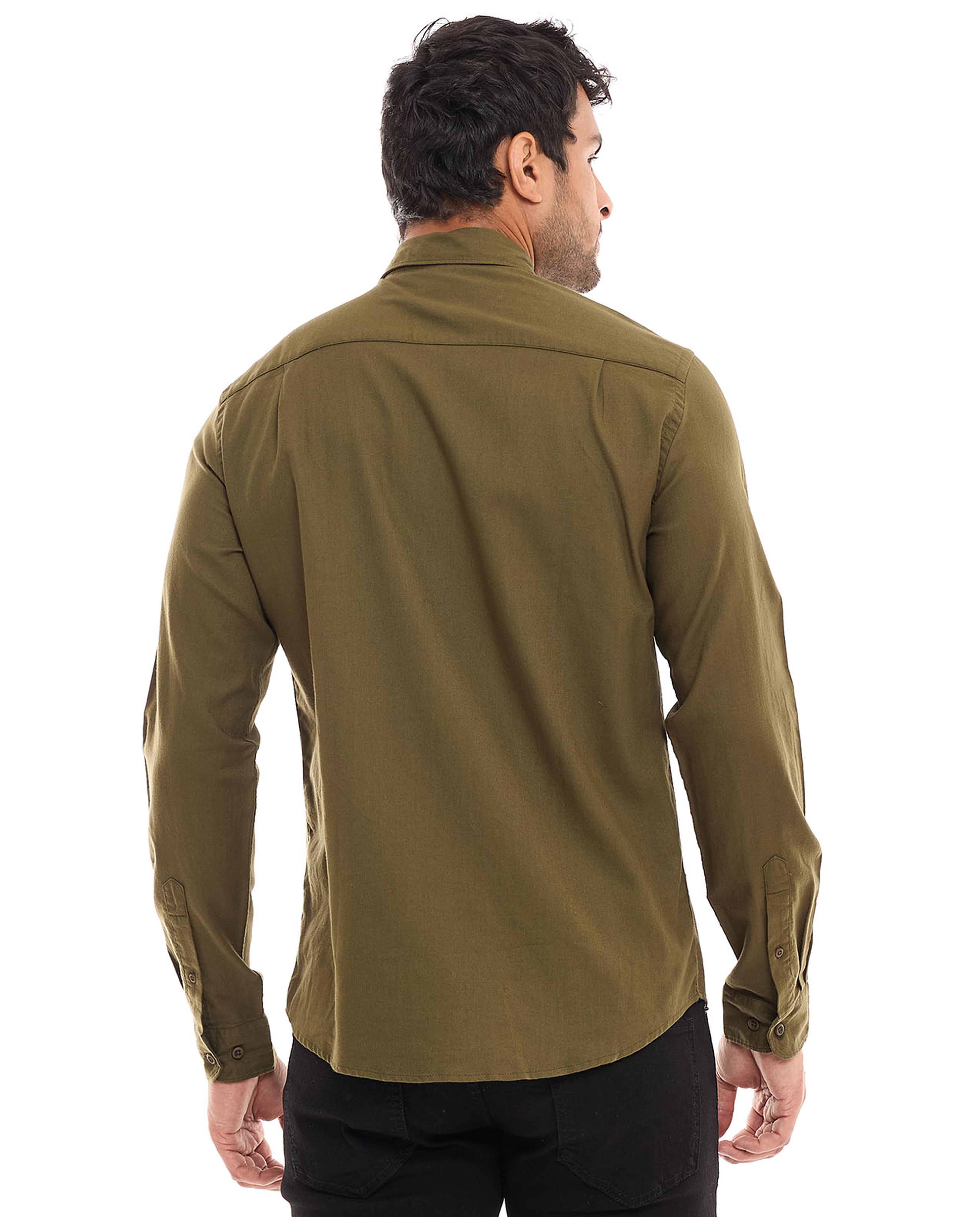 قميص سادة بياقة كلاسيك وأكمام طويلة