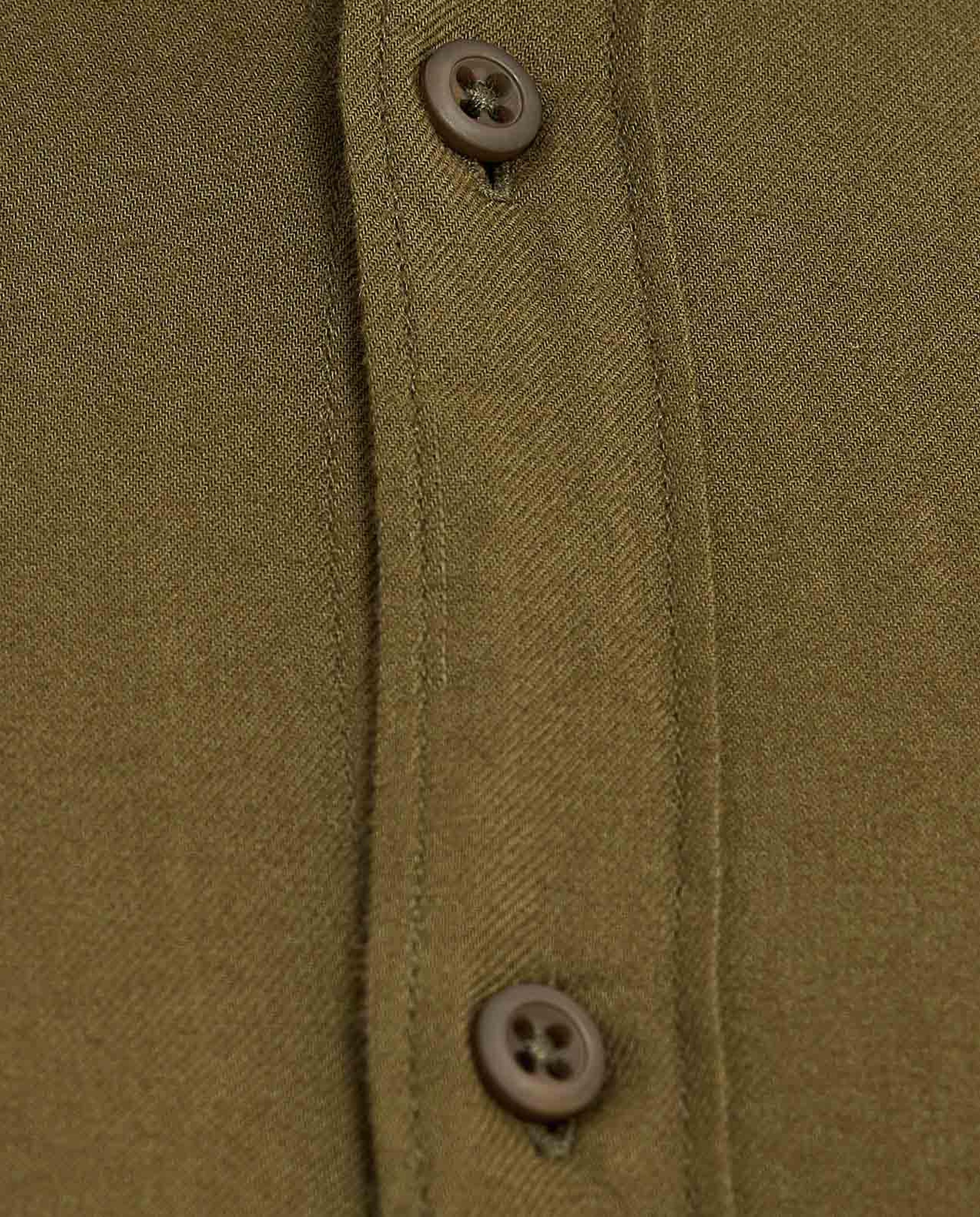 قميص سادة بياقة كلاسيك وأكمام طويلة