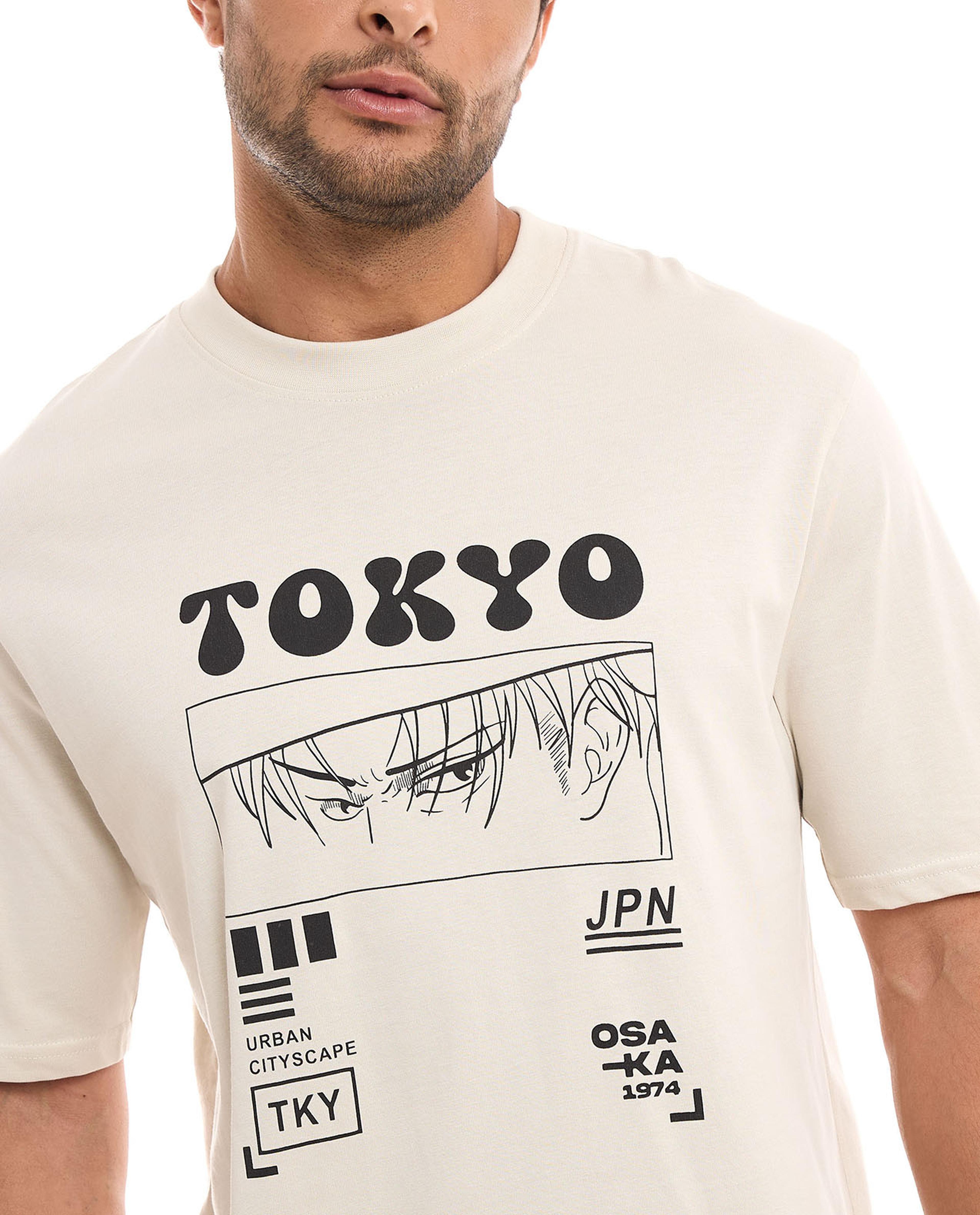 تيشيرت برقبة مستديرة وأكمام قصيرة وطبعة