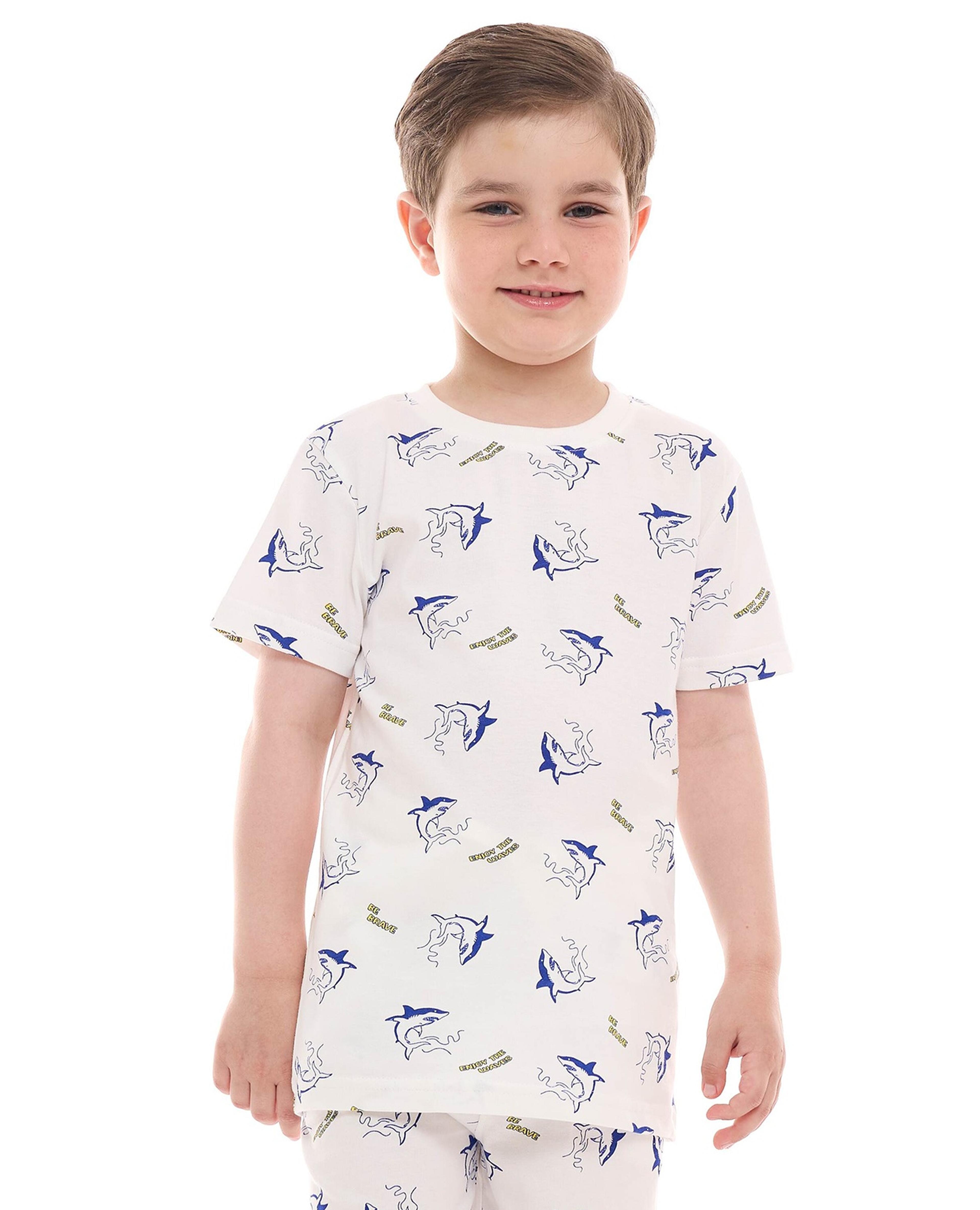 تيشيرت برقبة مستديرة وأكمام قصيرة وطبعة