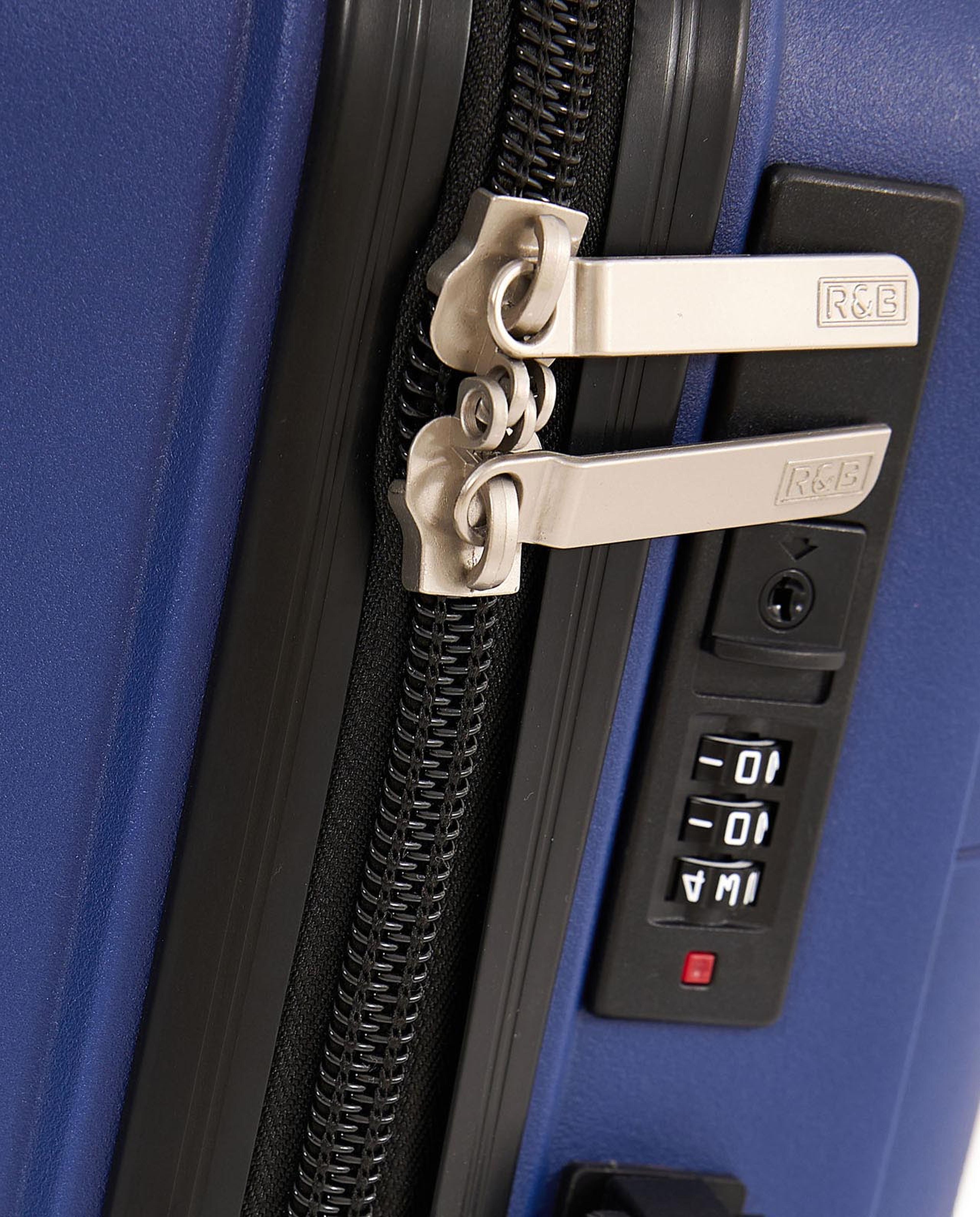 حقيبة بعجلات صلبة