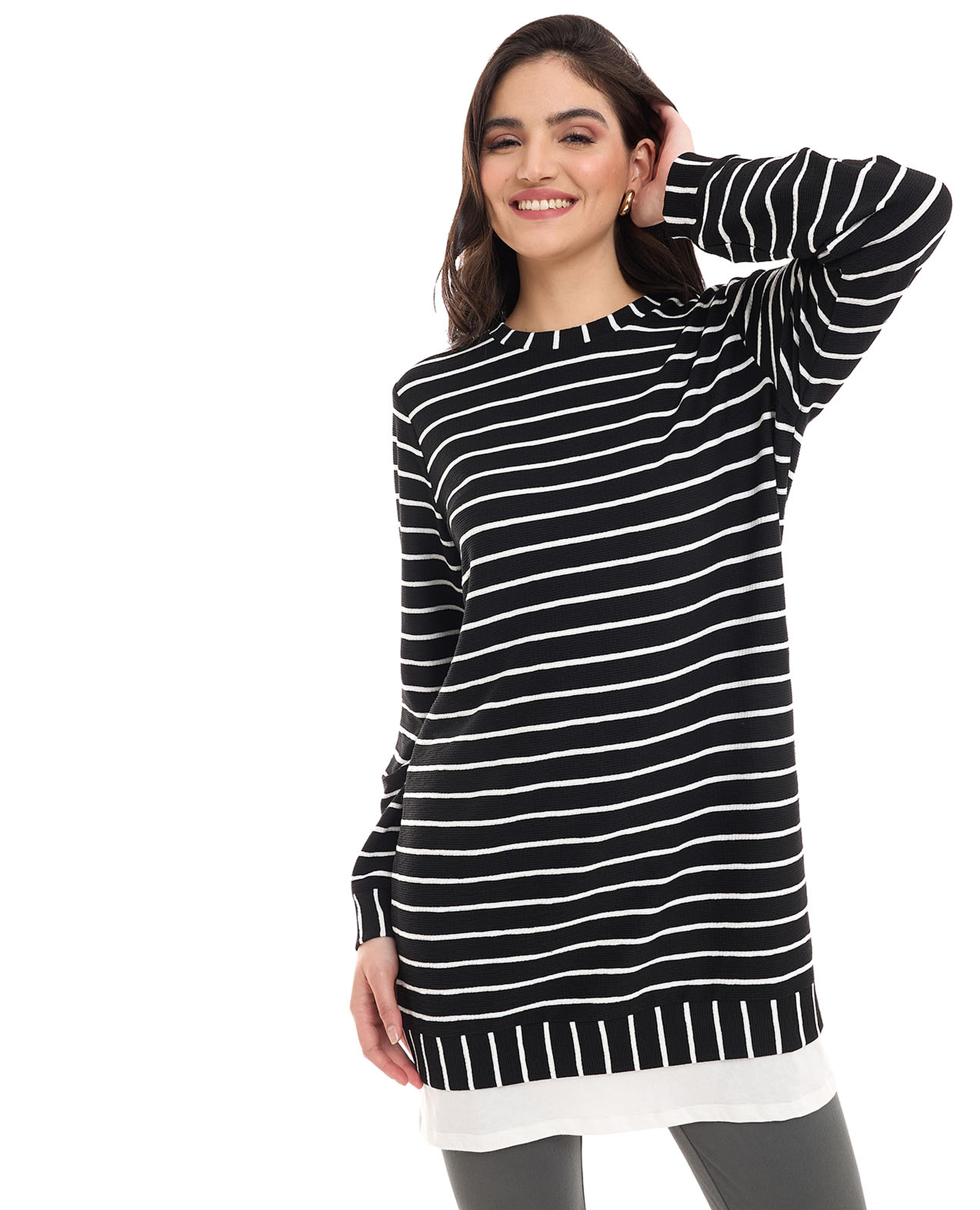 تونيك مخطط بياقة مستديرة وأكمام طويلة