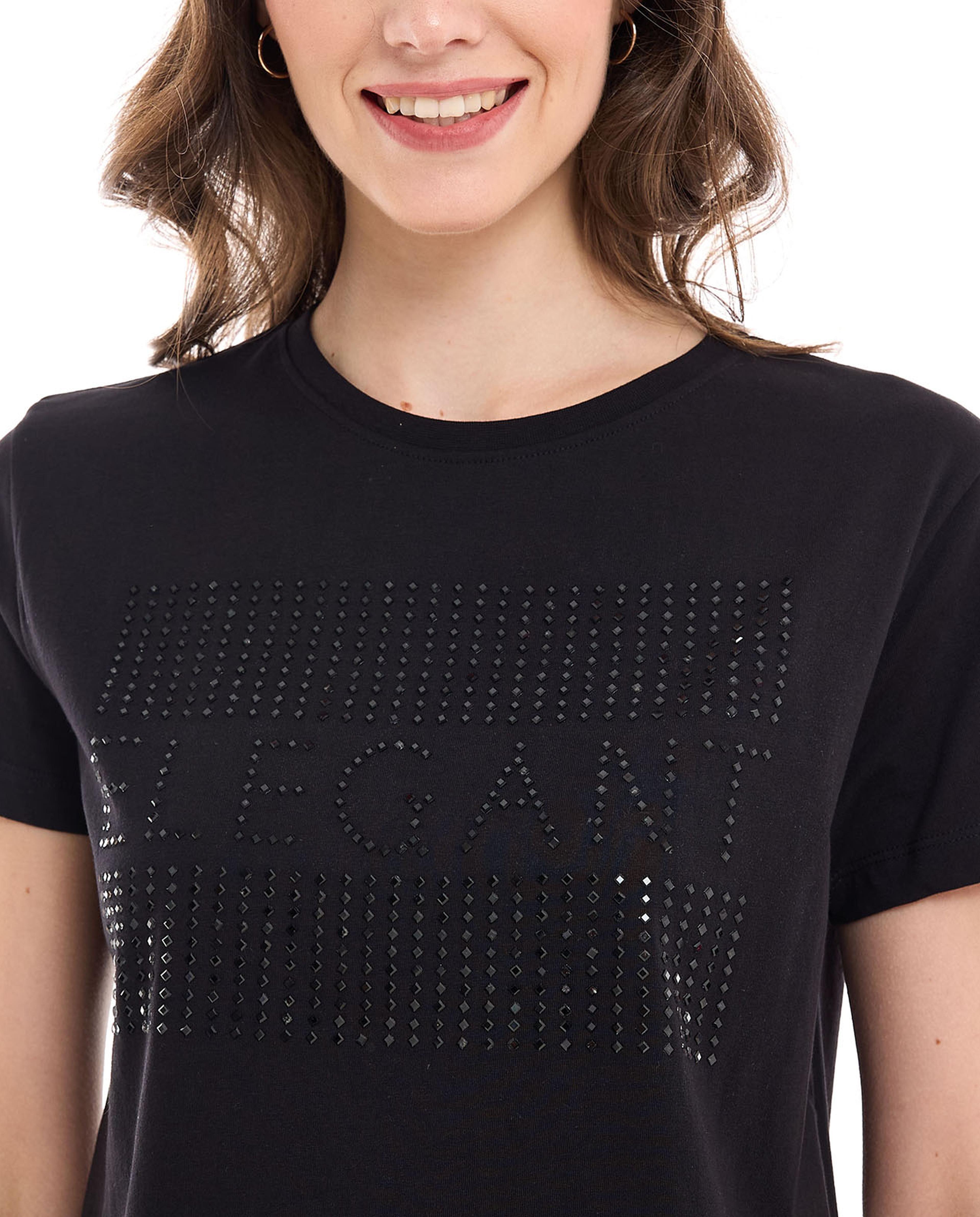 تيشيرت مزين بياقة مستديرة وأكمام قصيرة