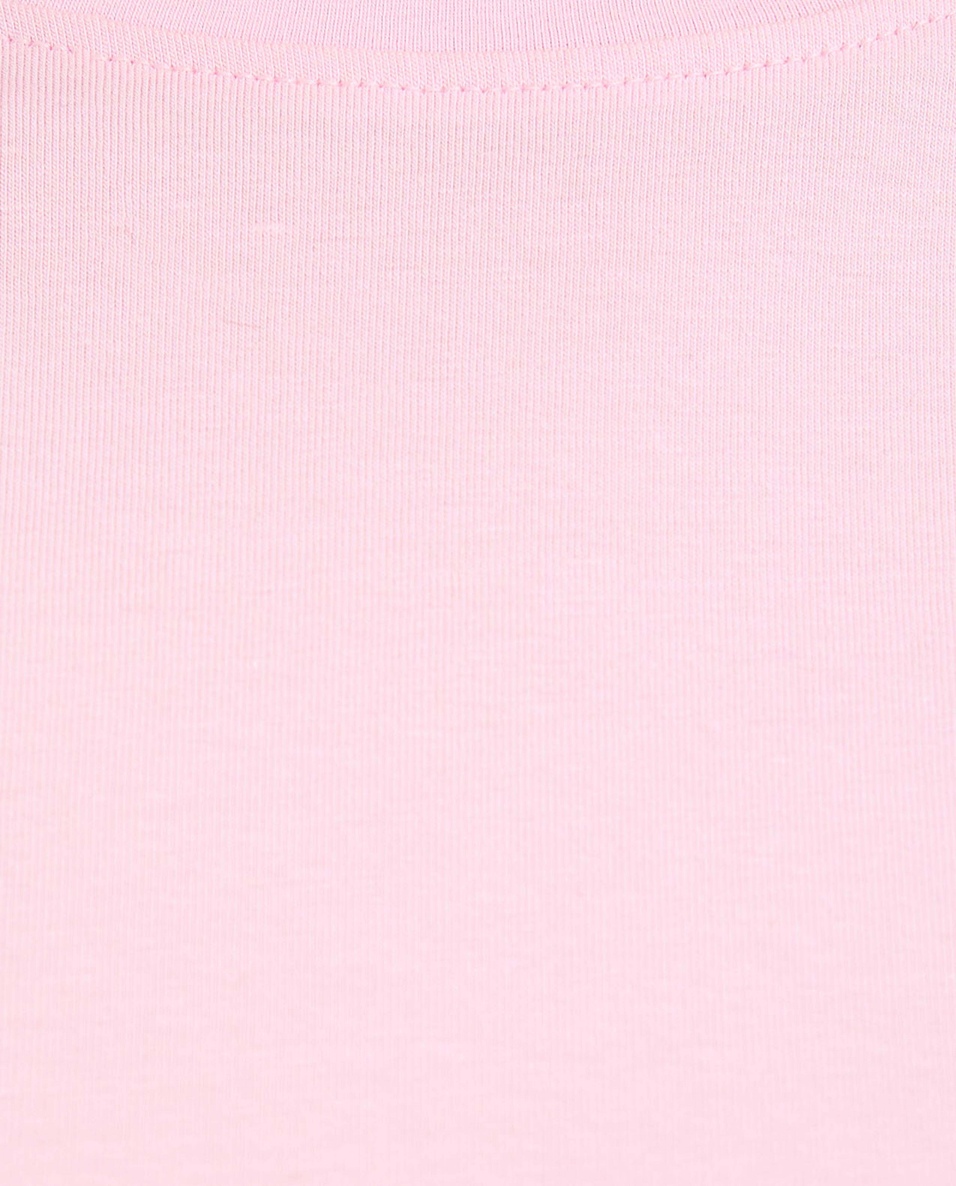 تيشيرت سادة بياقة مستديرة وأكمام قصيرة