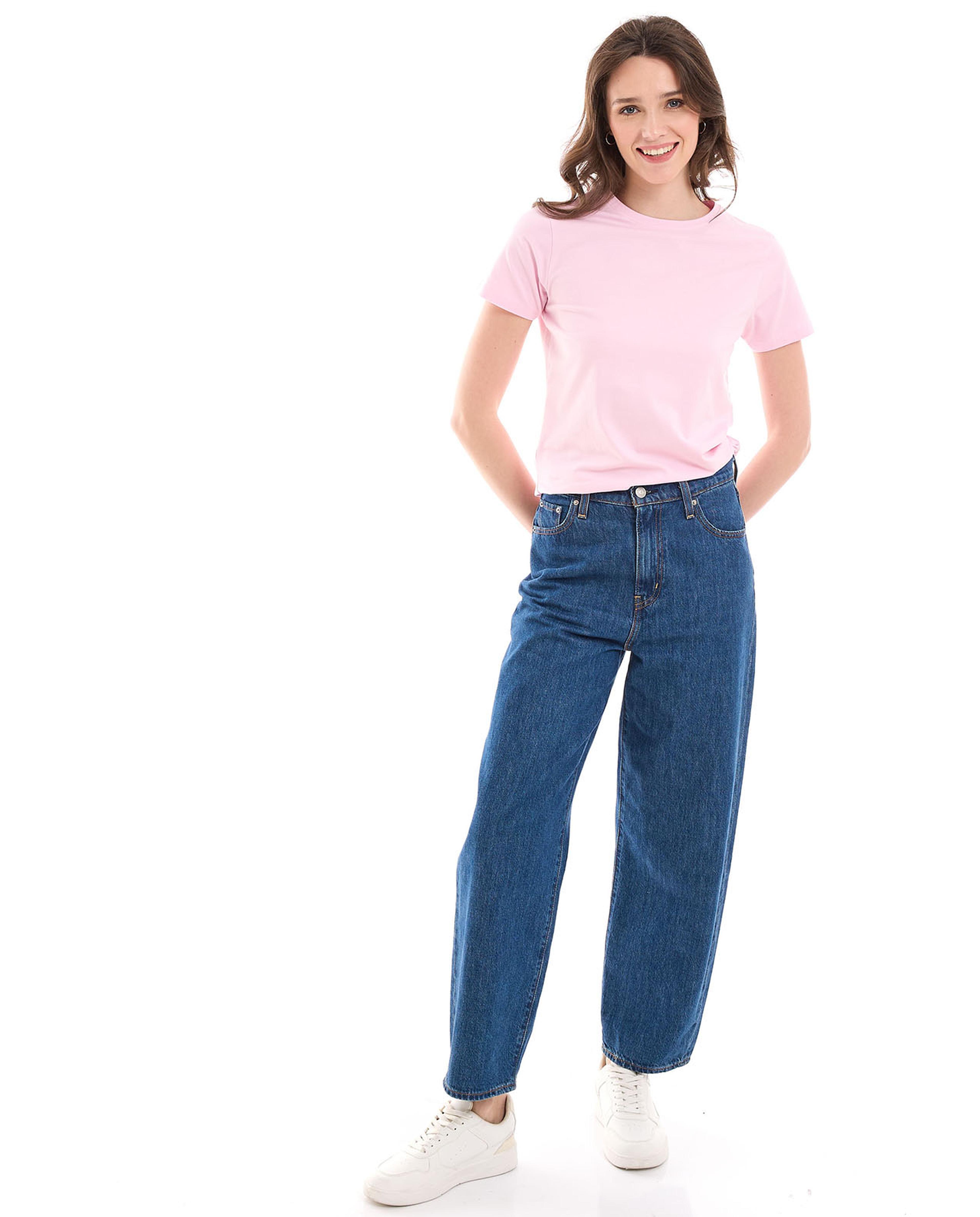 تيشيرت سادة بياقة مستديرة وأكمام قصيرة