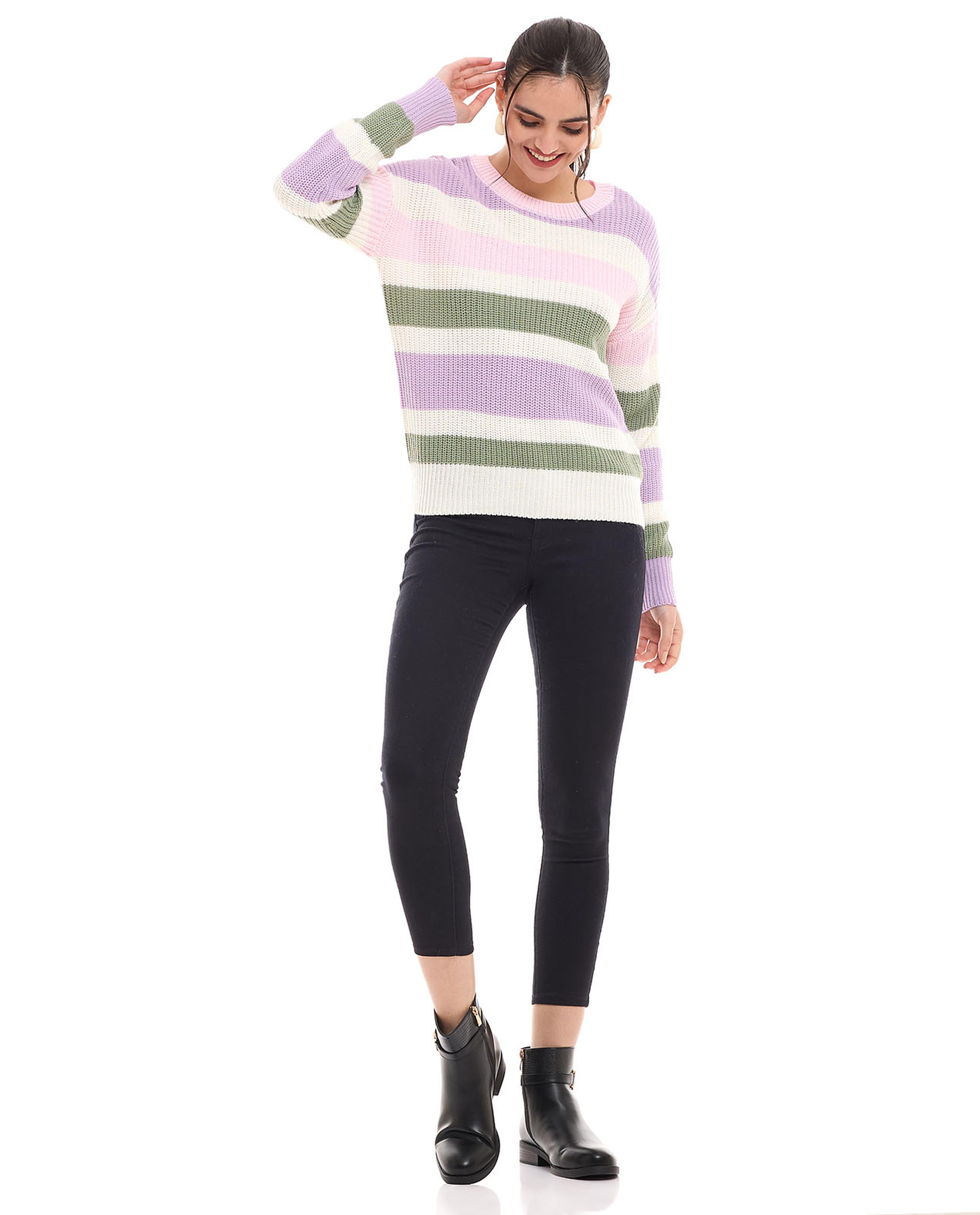 سترة مخططة بأكمام طويلة ورقبة مستديرة