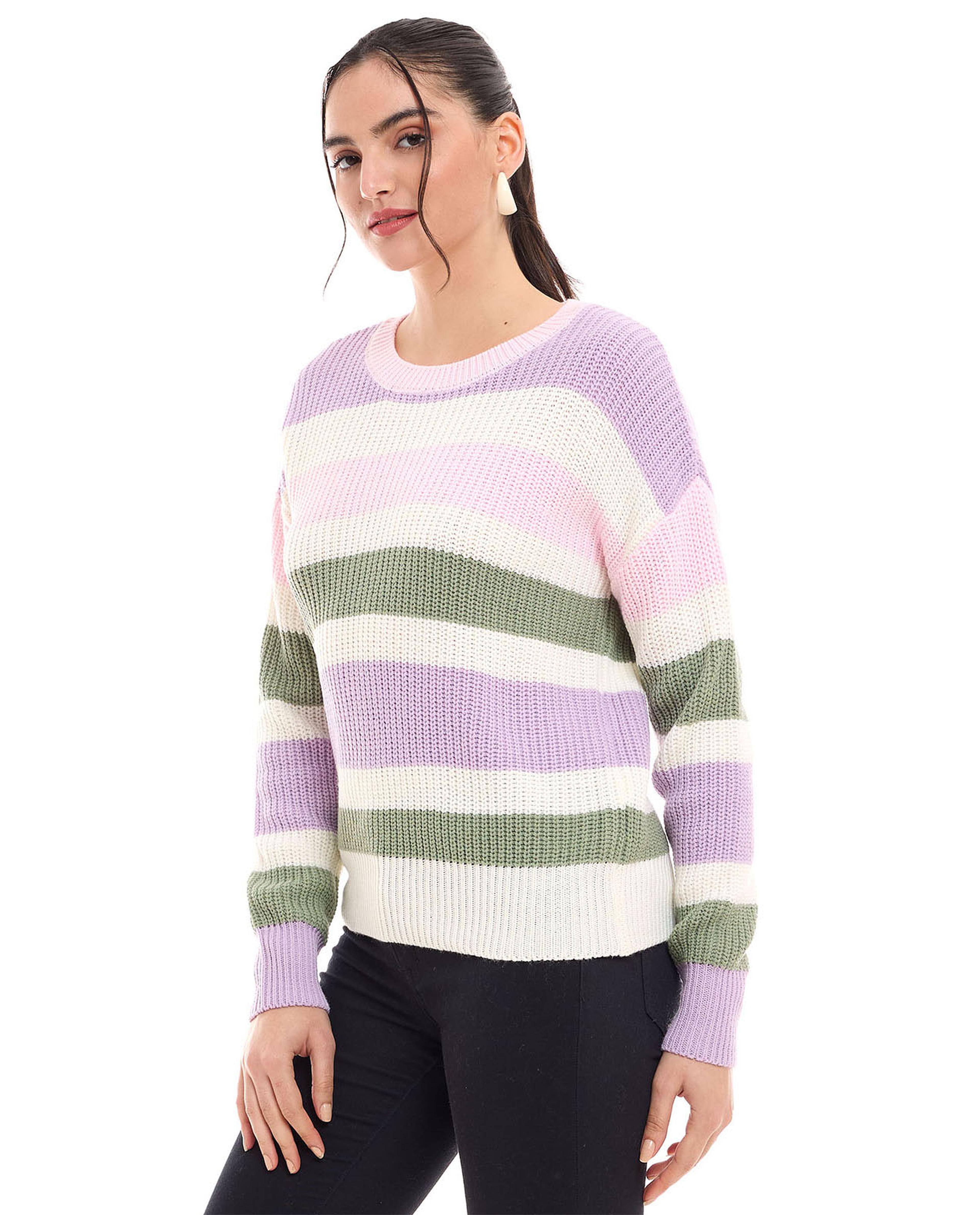 سترة مخططة بأكمام طويلة ورقبة مستديرة