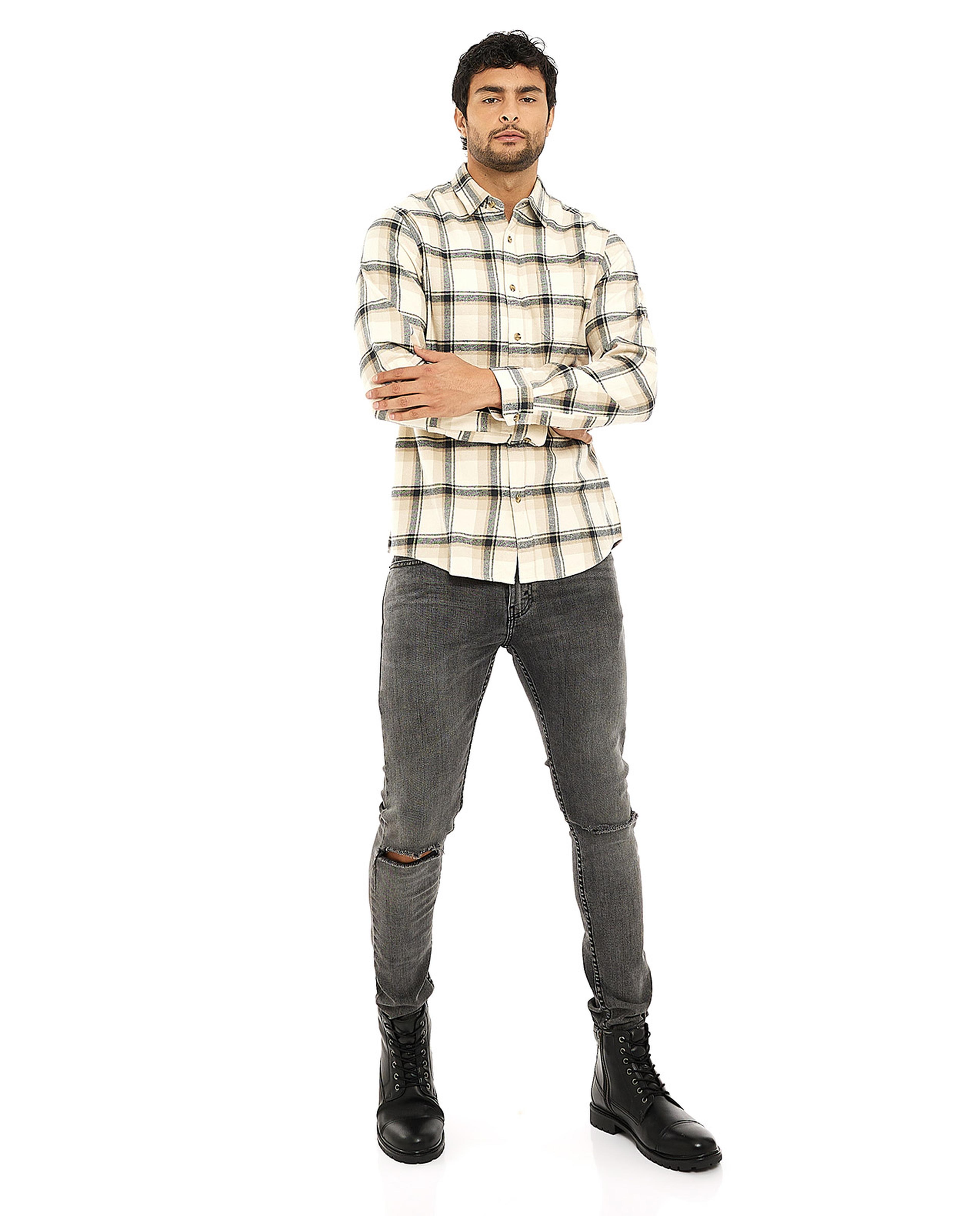 قميص بنقشة مربعات مع ياقة كلاسيكية وأكمام طويلة