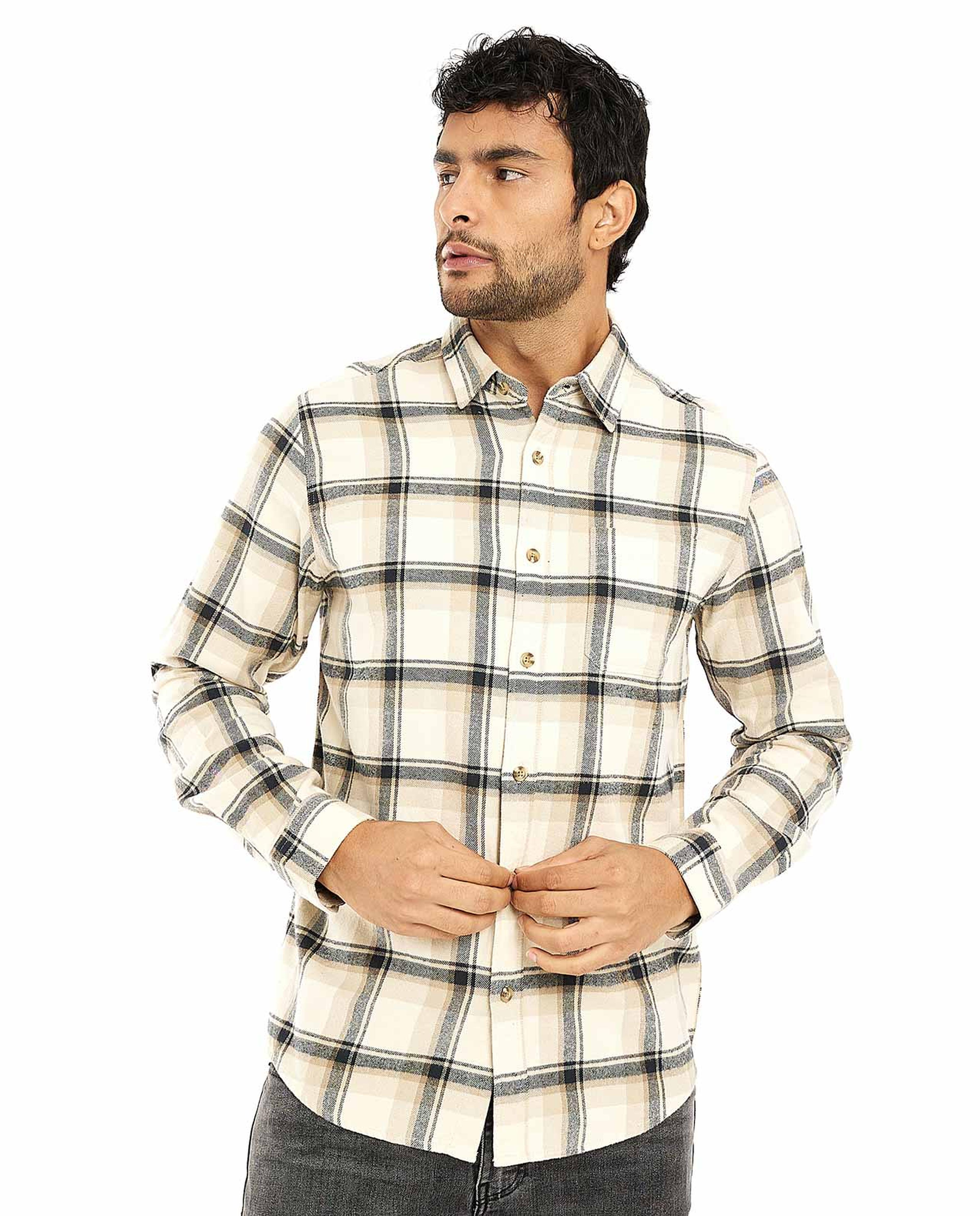 قميص بنقشة مربعات مع ياقة كلاسيكية وأكمام طويلة