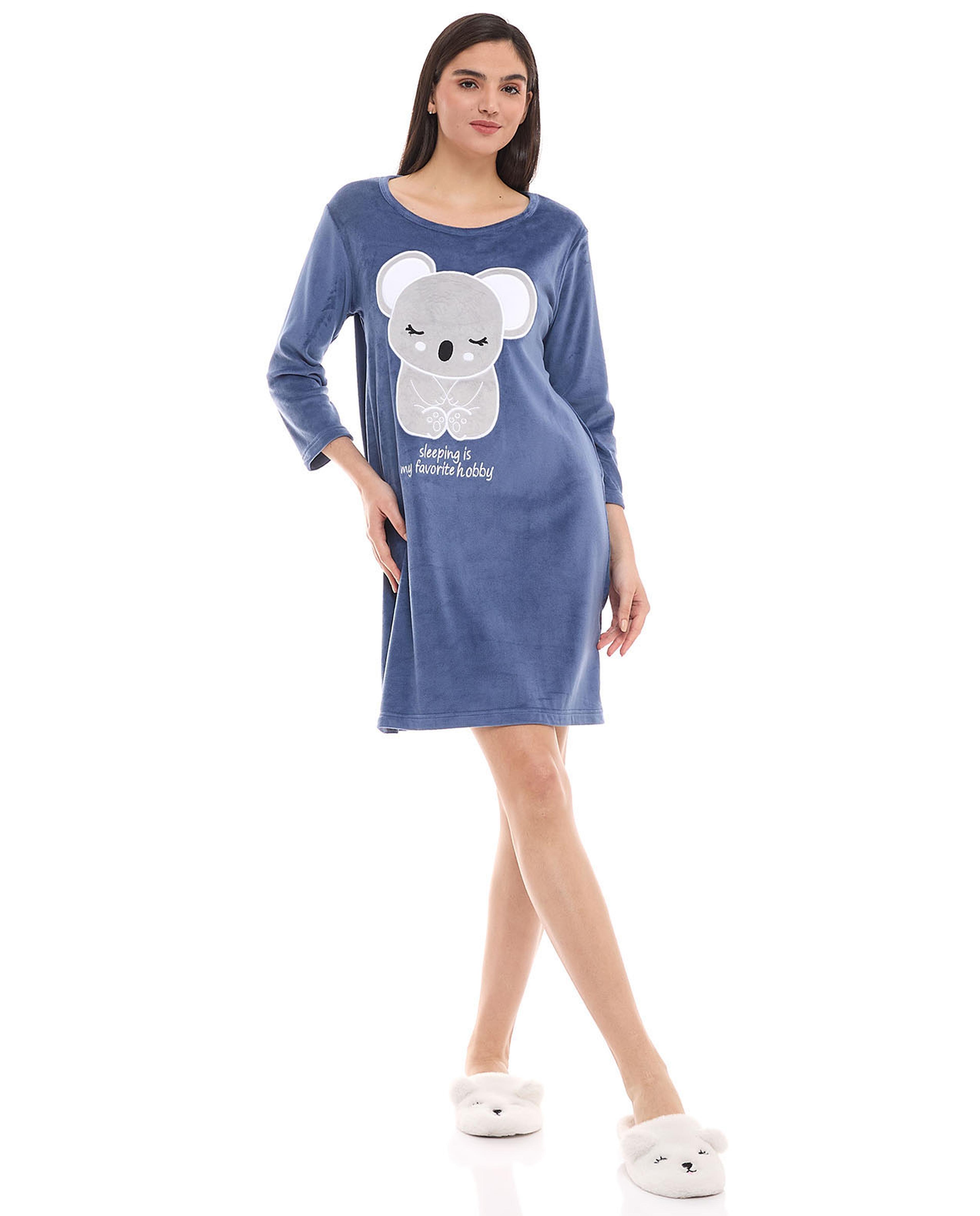 ثوب نوم مطرز بياقة مستديرة وأكمام طويلة