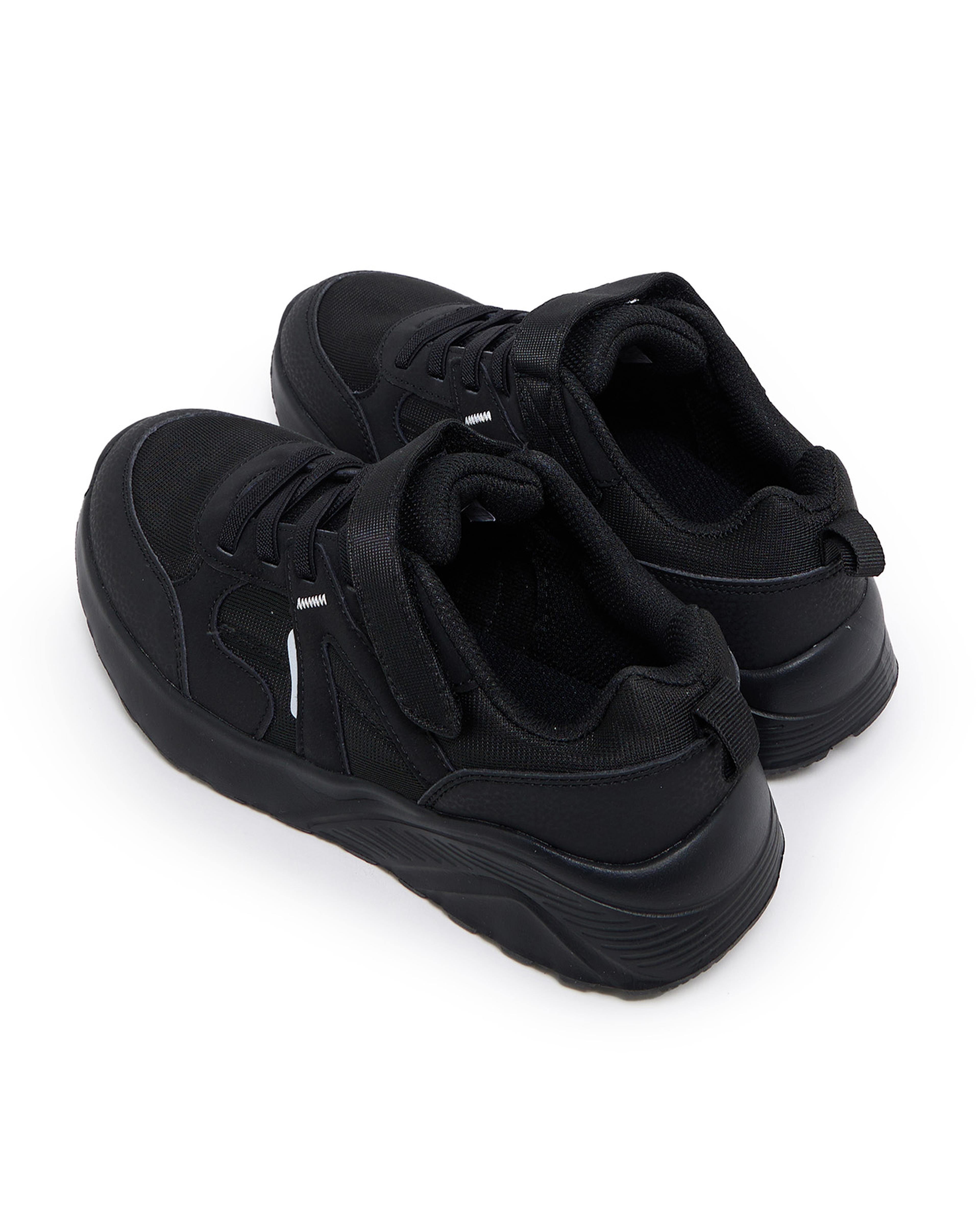 حذاء رياضي بشريط بفيلكرو