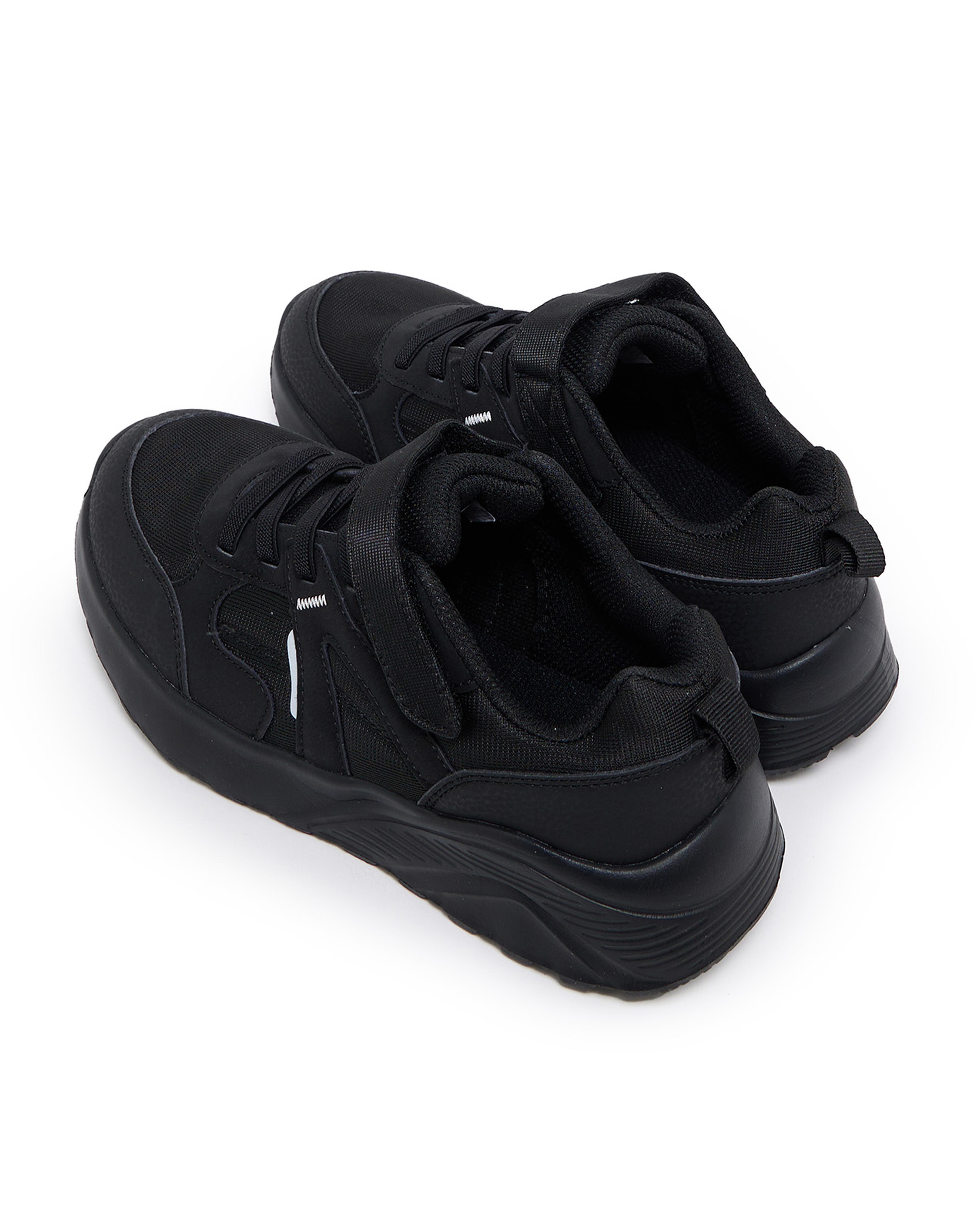 حذاء رياضي بشريط بفيلكرو