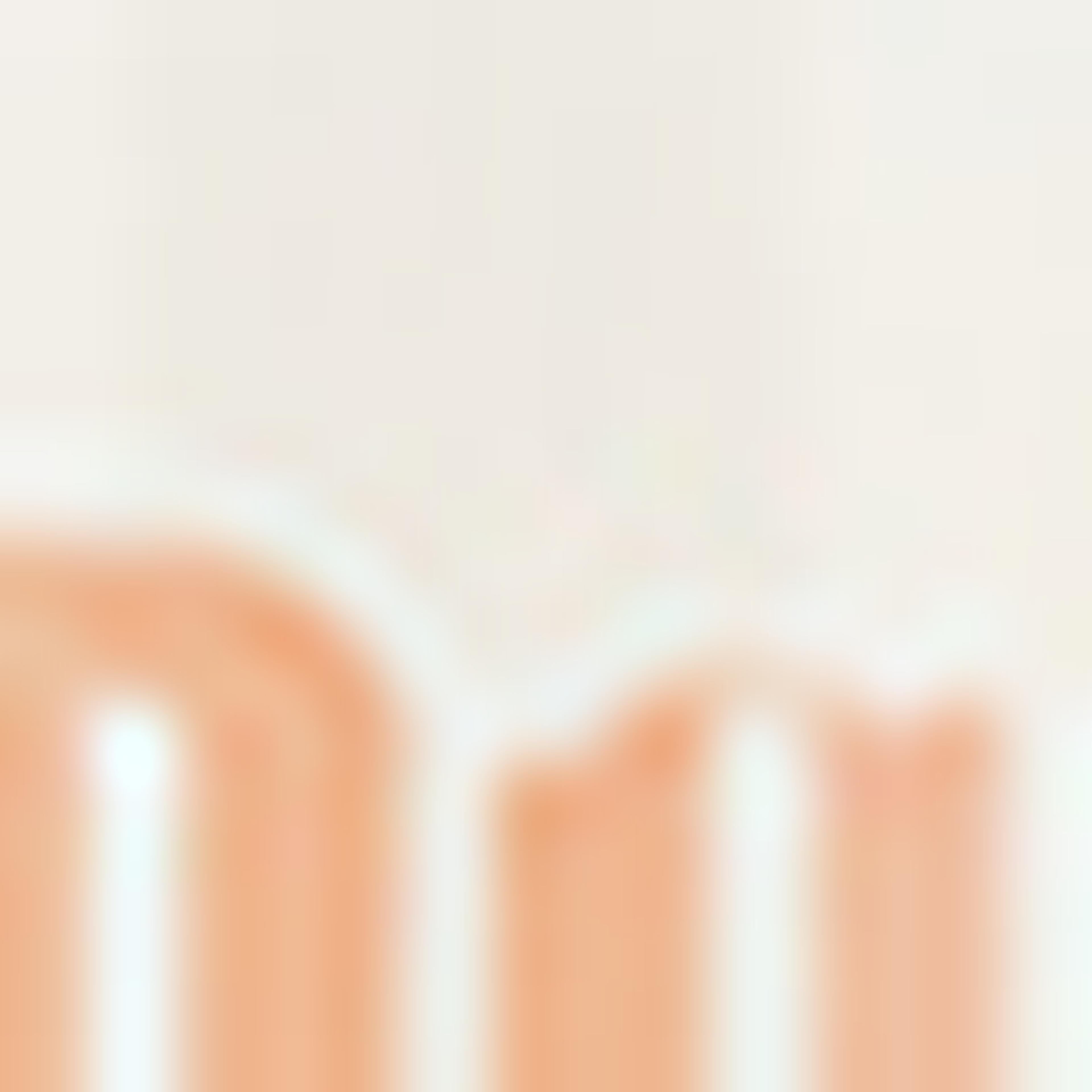 قارورة ماء شفافة