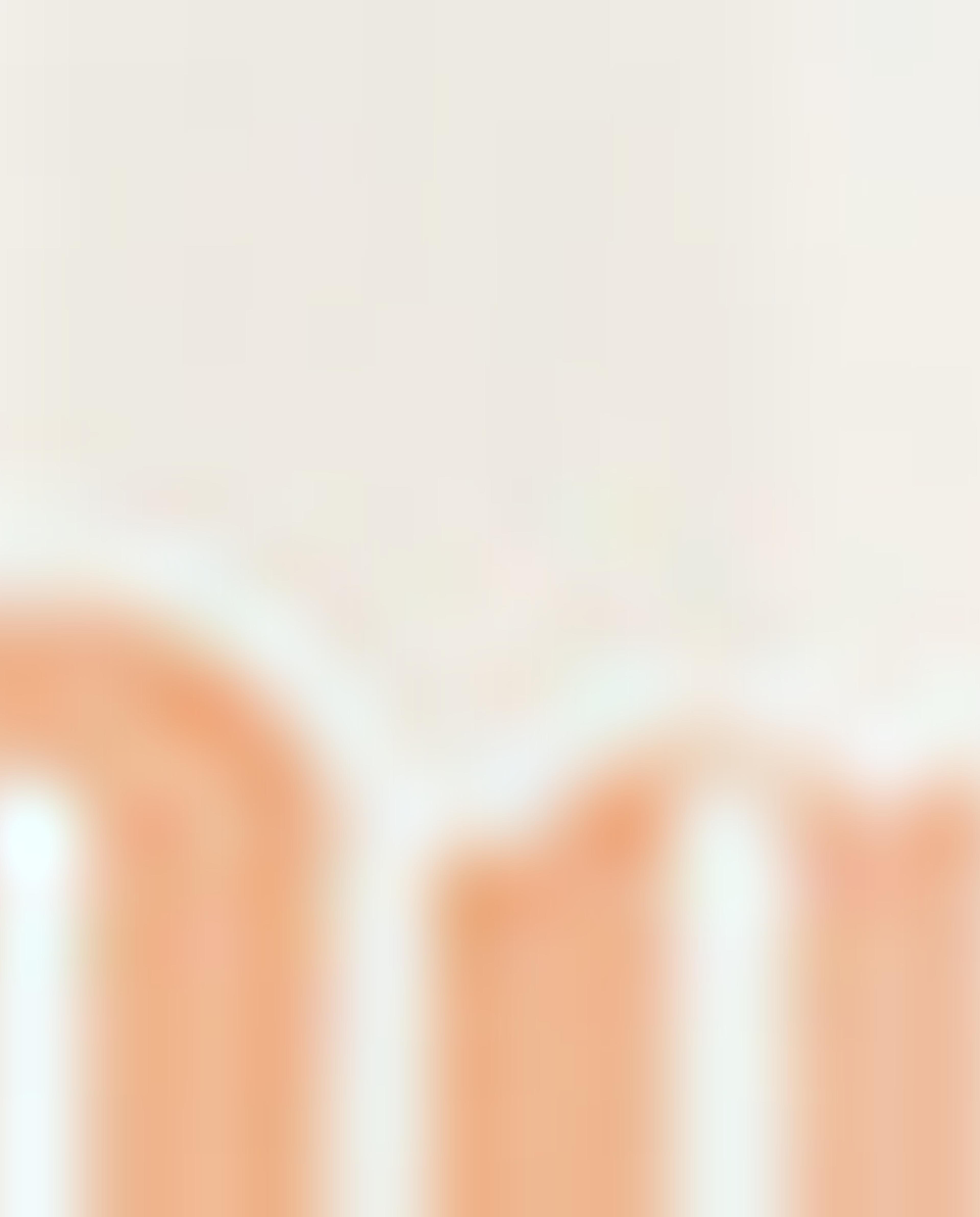 قارورة ماء شفافة