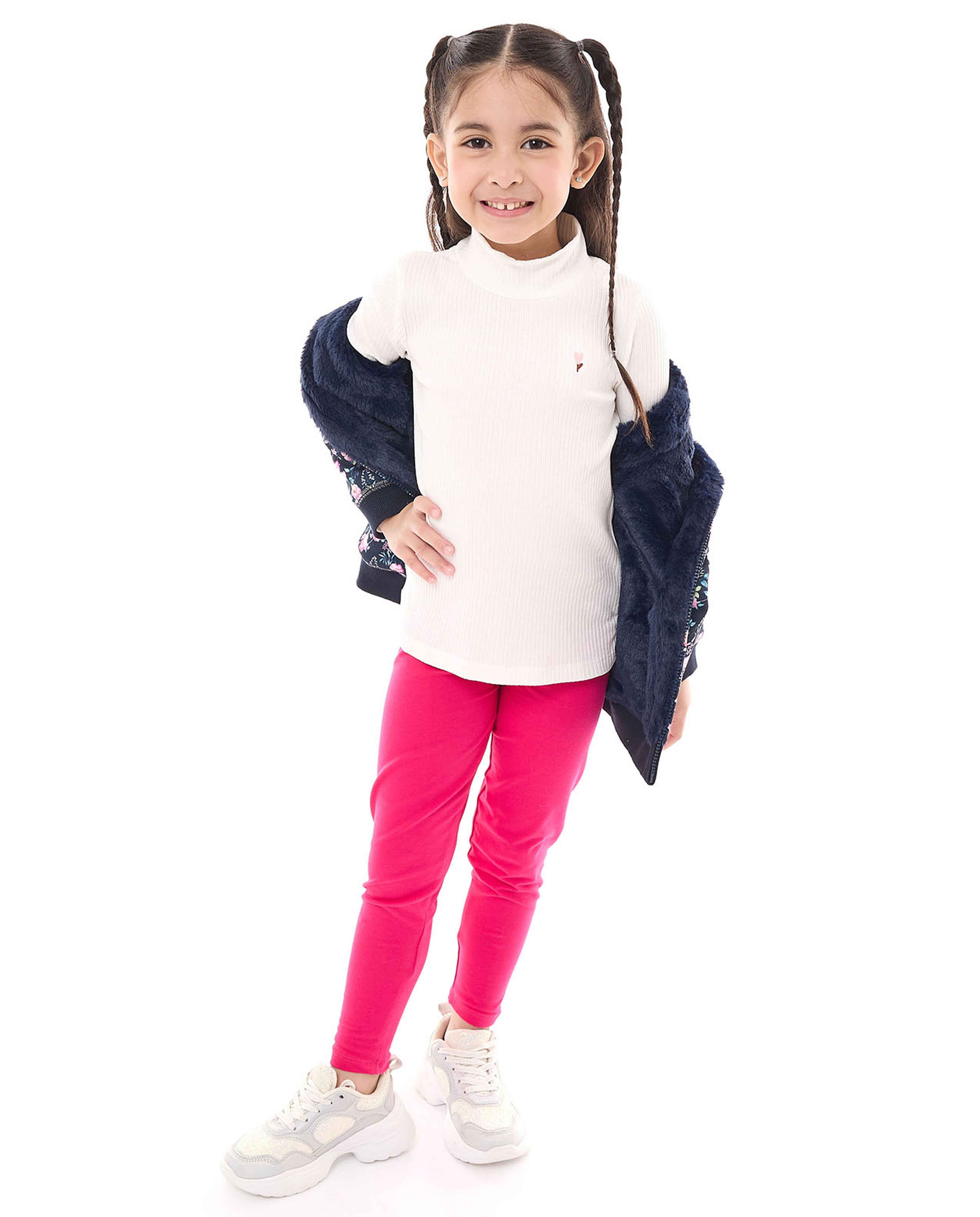 تيشيرت بياقة عالية وأكمام طويلة