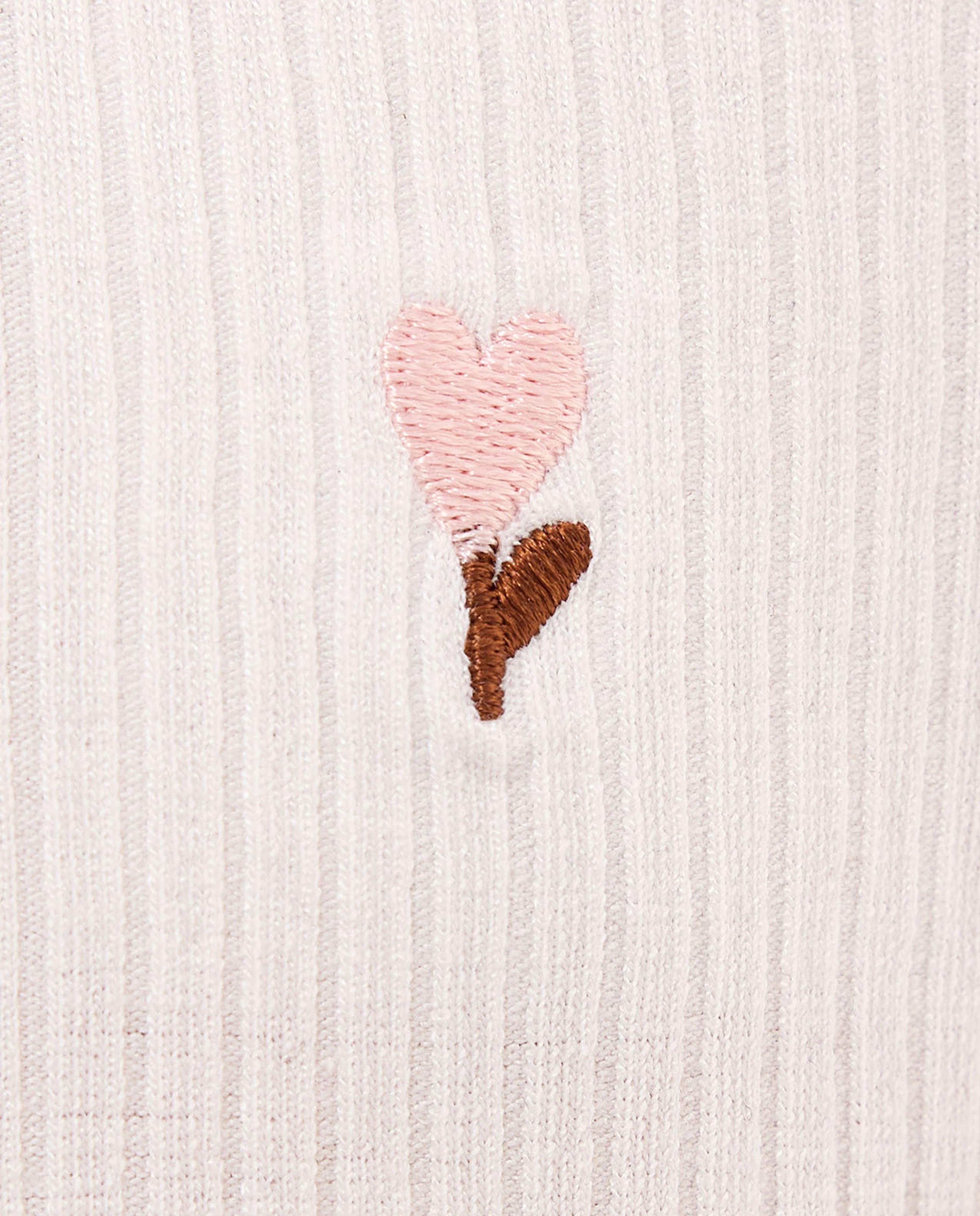 تيشيرت بياقة عالية وأكمام طويلة