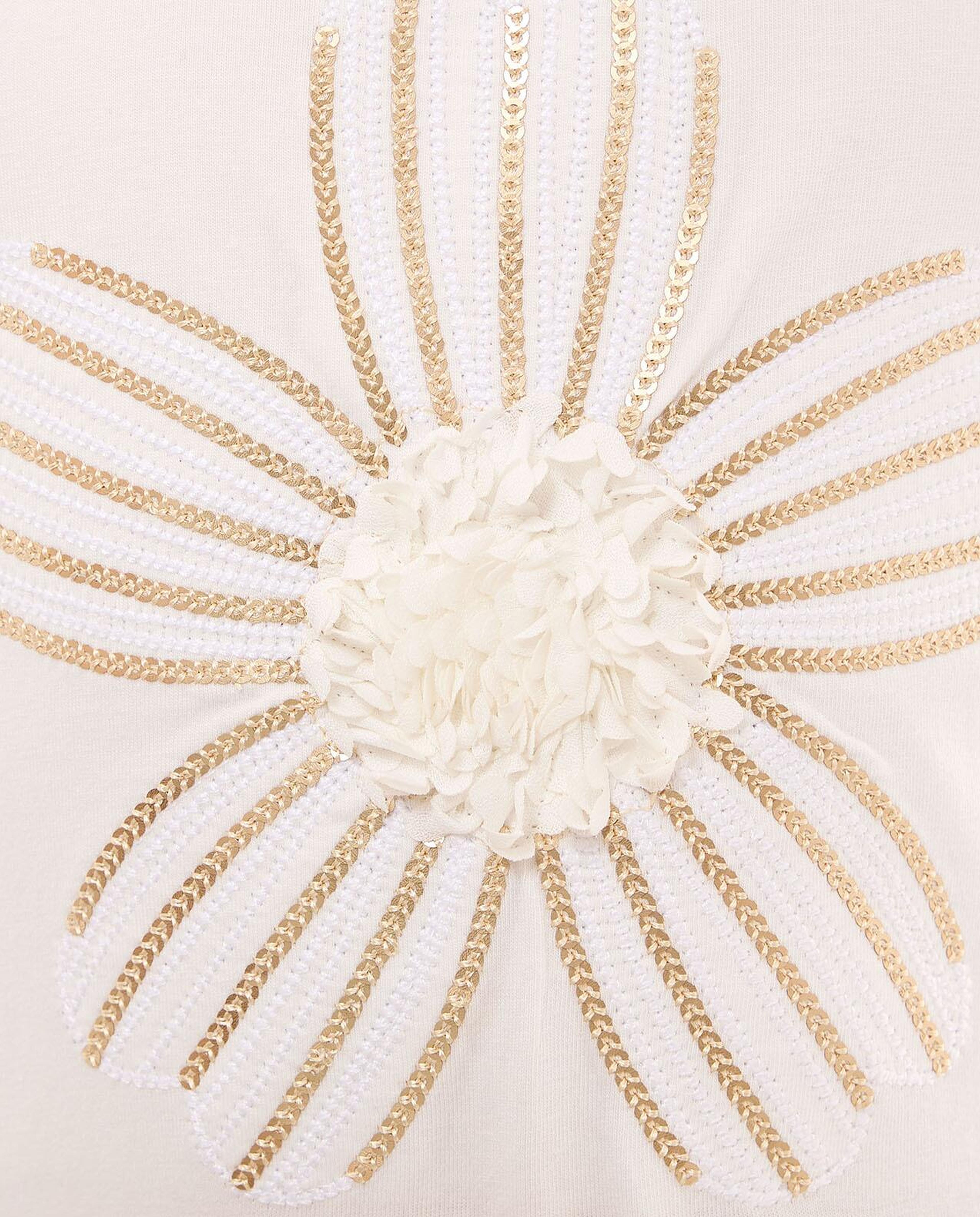 توب بتفصيل بياقة مستديرة وأكمام قصيرة