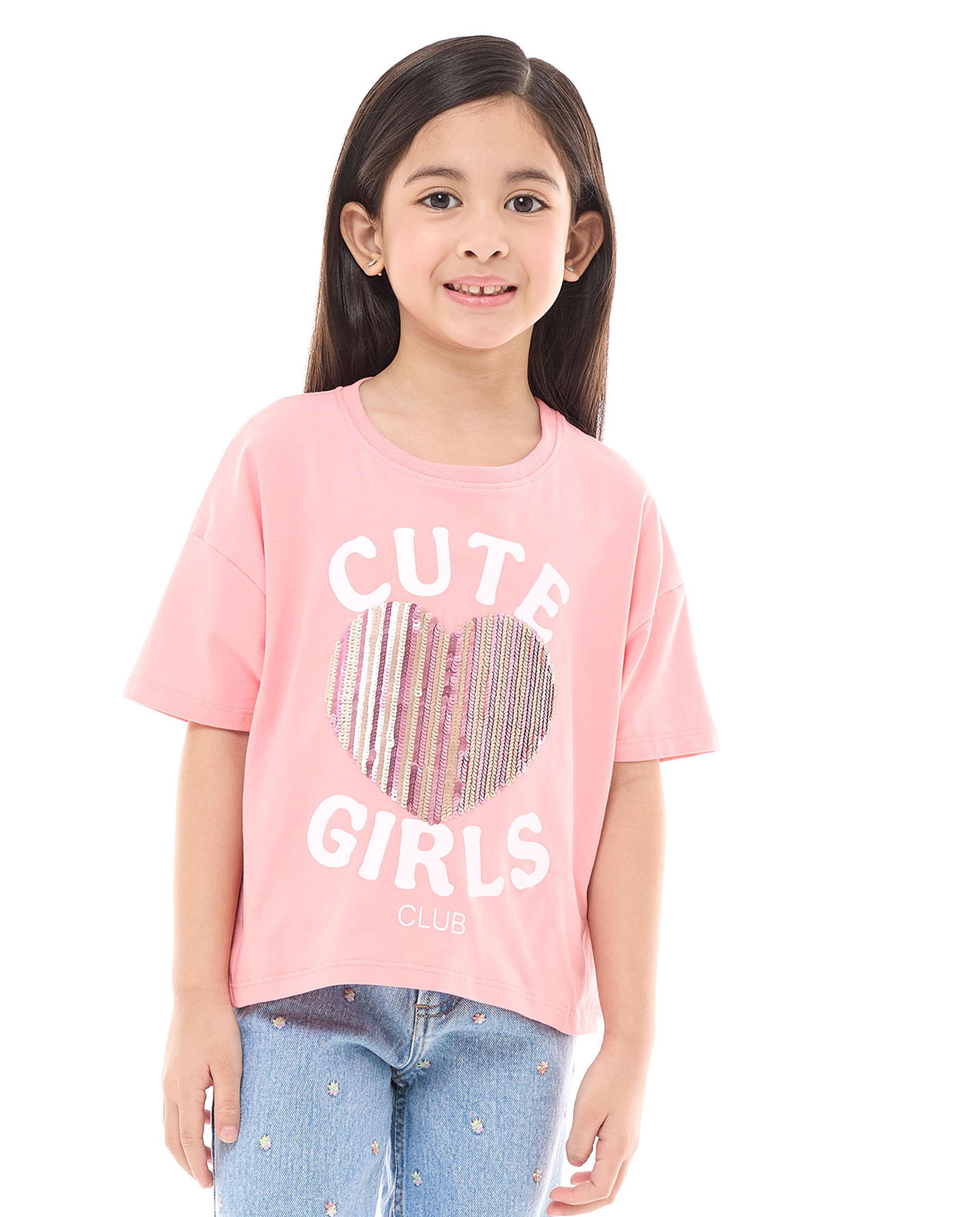 تيشيرت مزين بترتر بياقة مستديرة وأكمام قصيرة