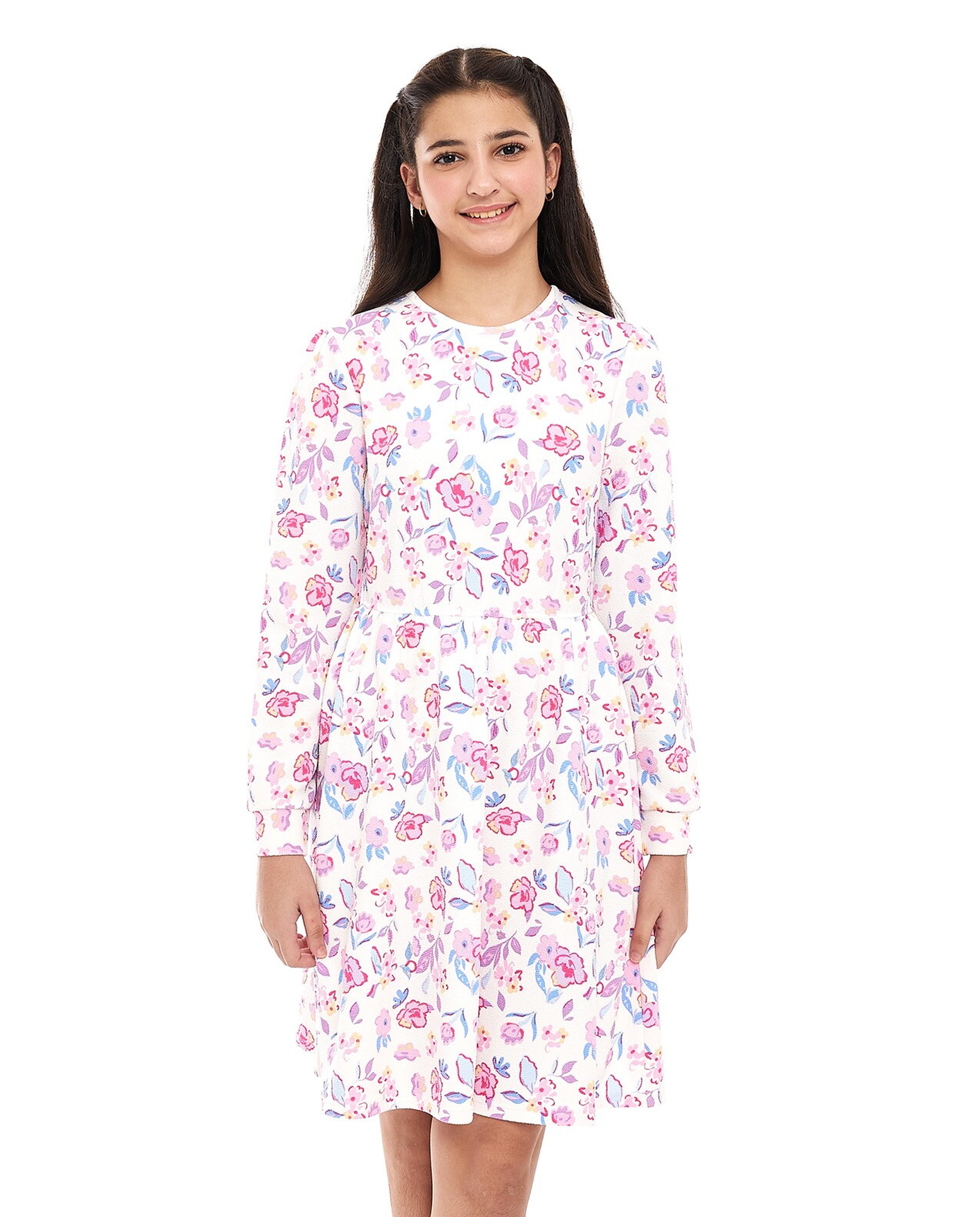 فستان مطبوع بنقشة زهور بياقة مستديرة وأكمام طويلة