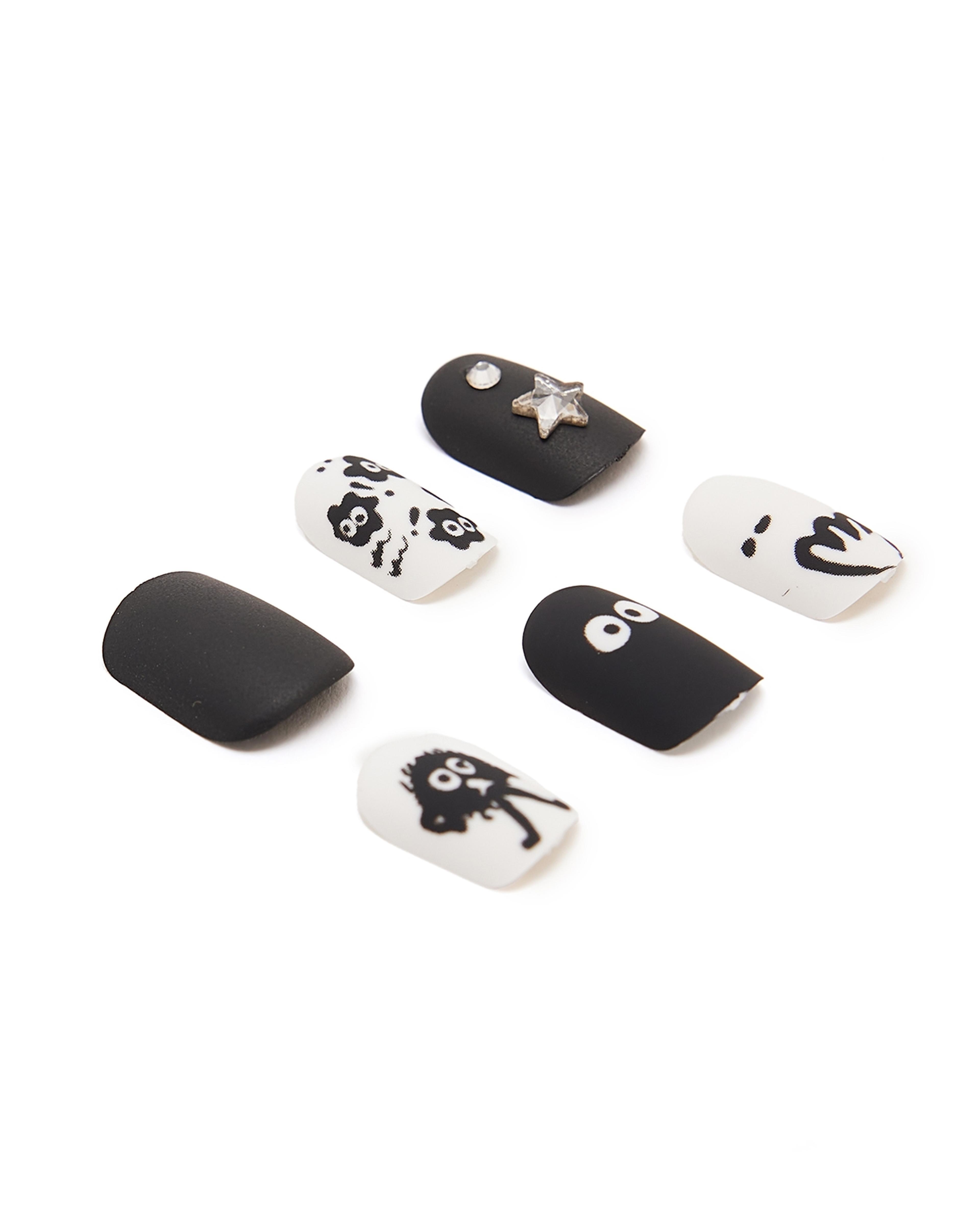 طقم أظافر لاصقة