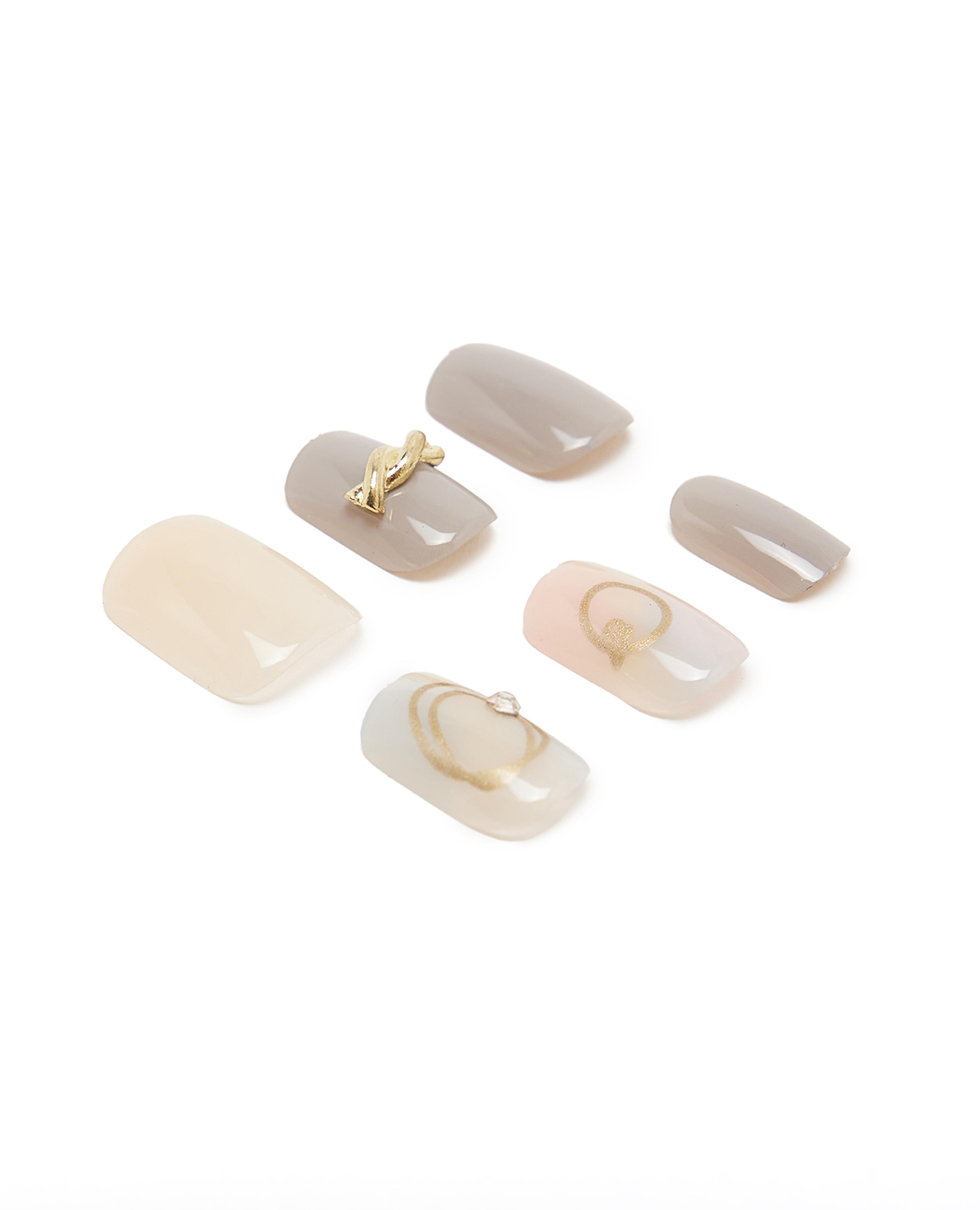 طقم أظافر لاصقة