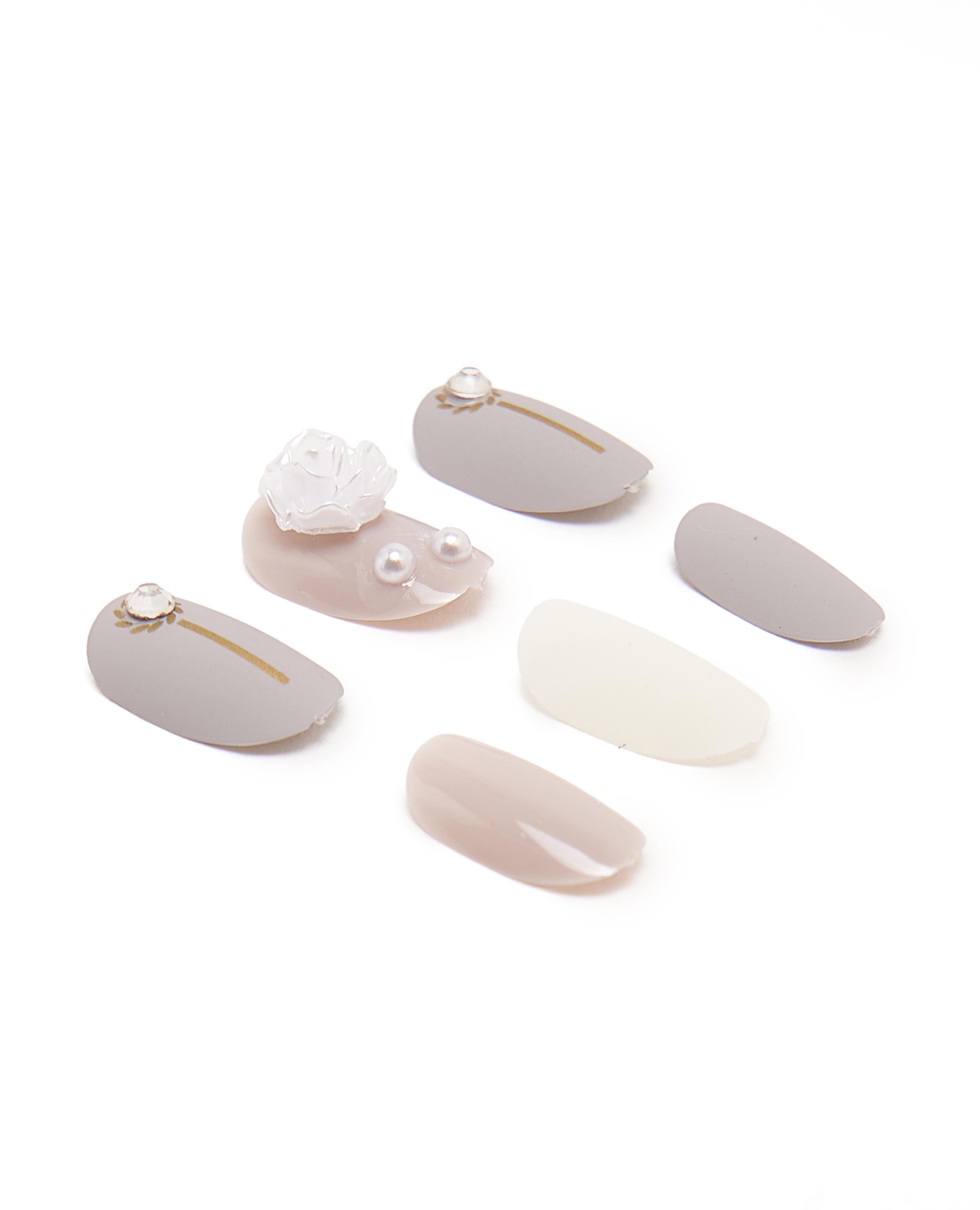 طقم أظافر لاصقة