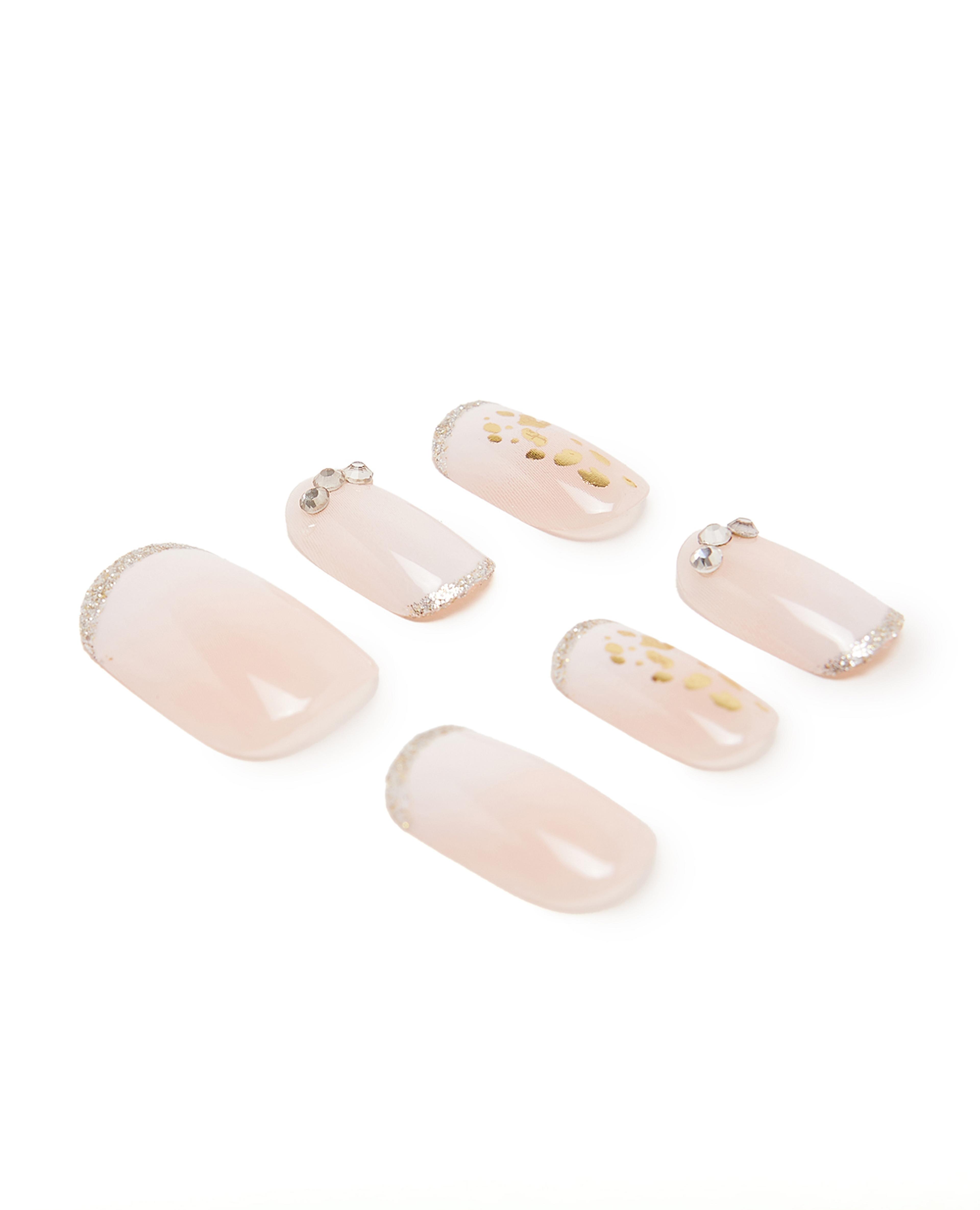 طقم أظافر لاصقة