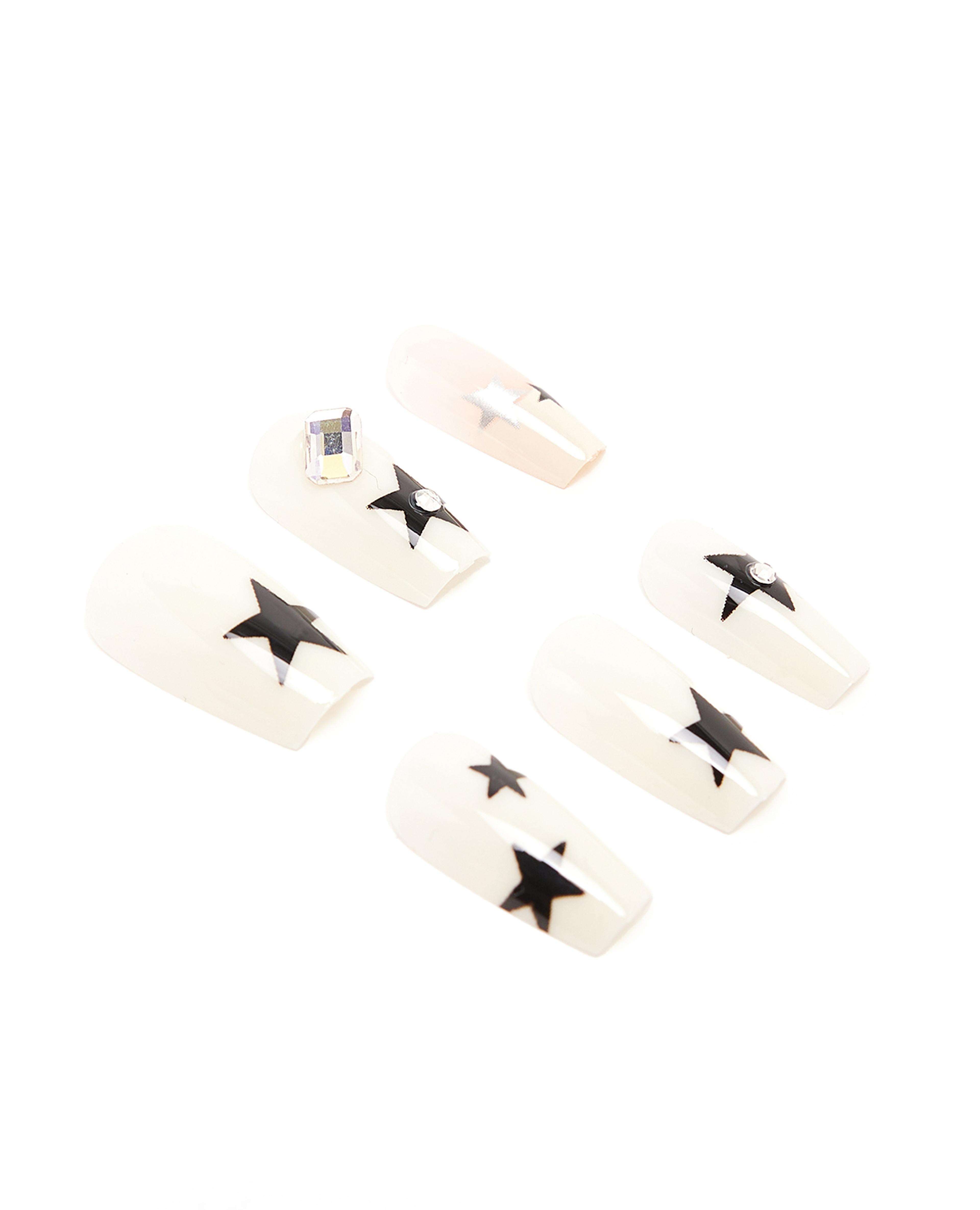 طقم أظافر لاصقة