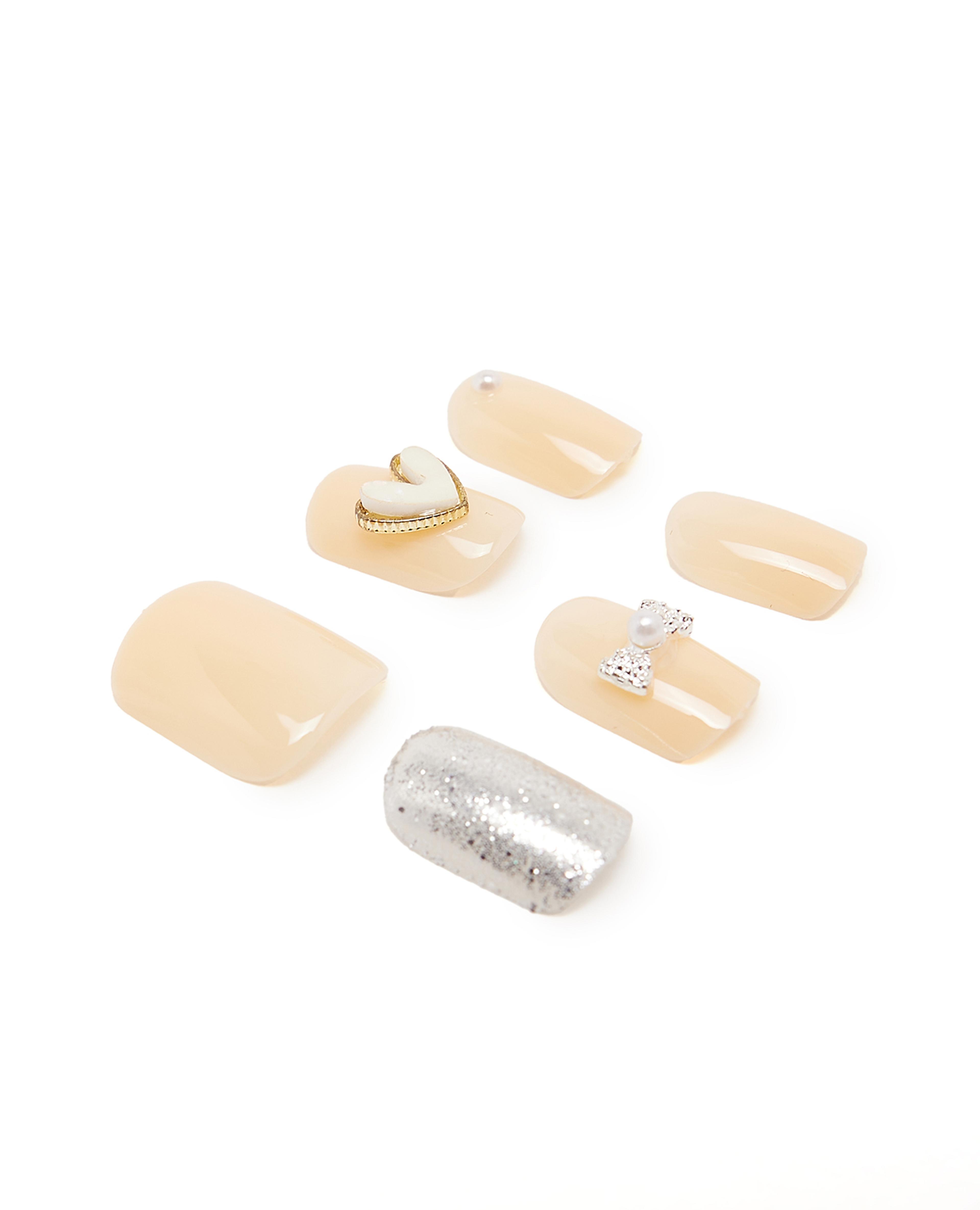 طقم أظافر لاصقة