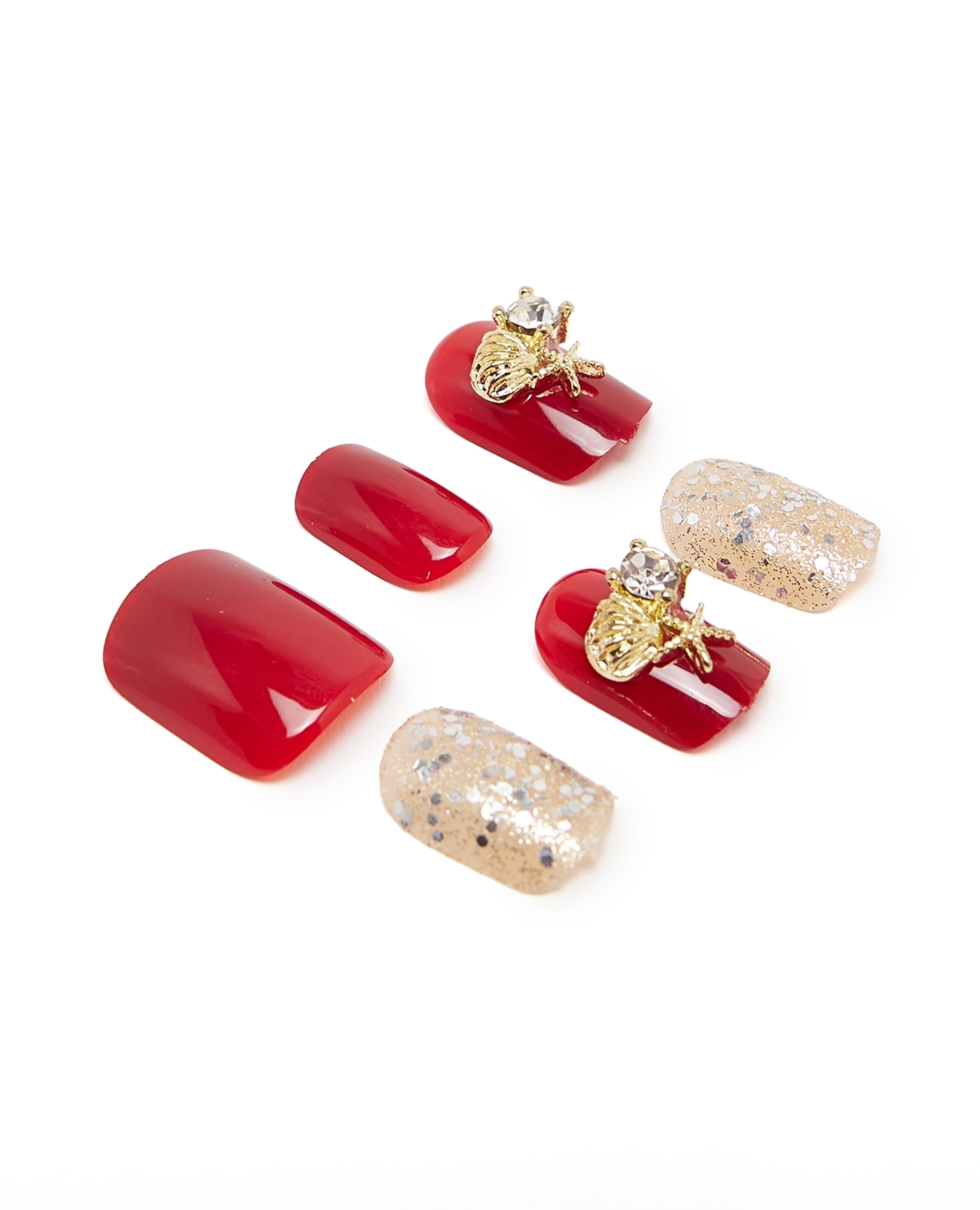 طقم أظافر لاصقة