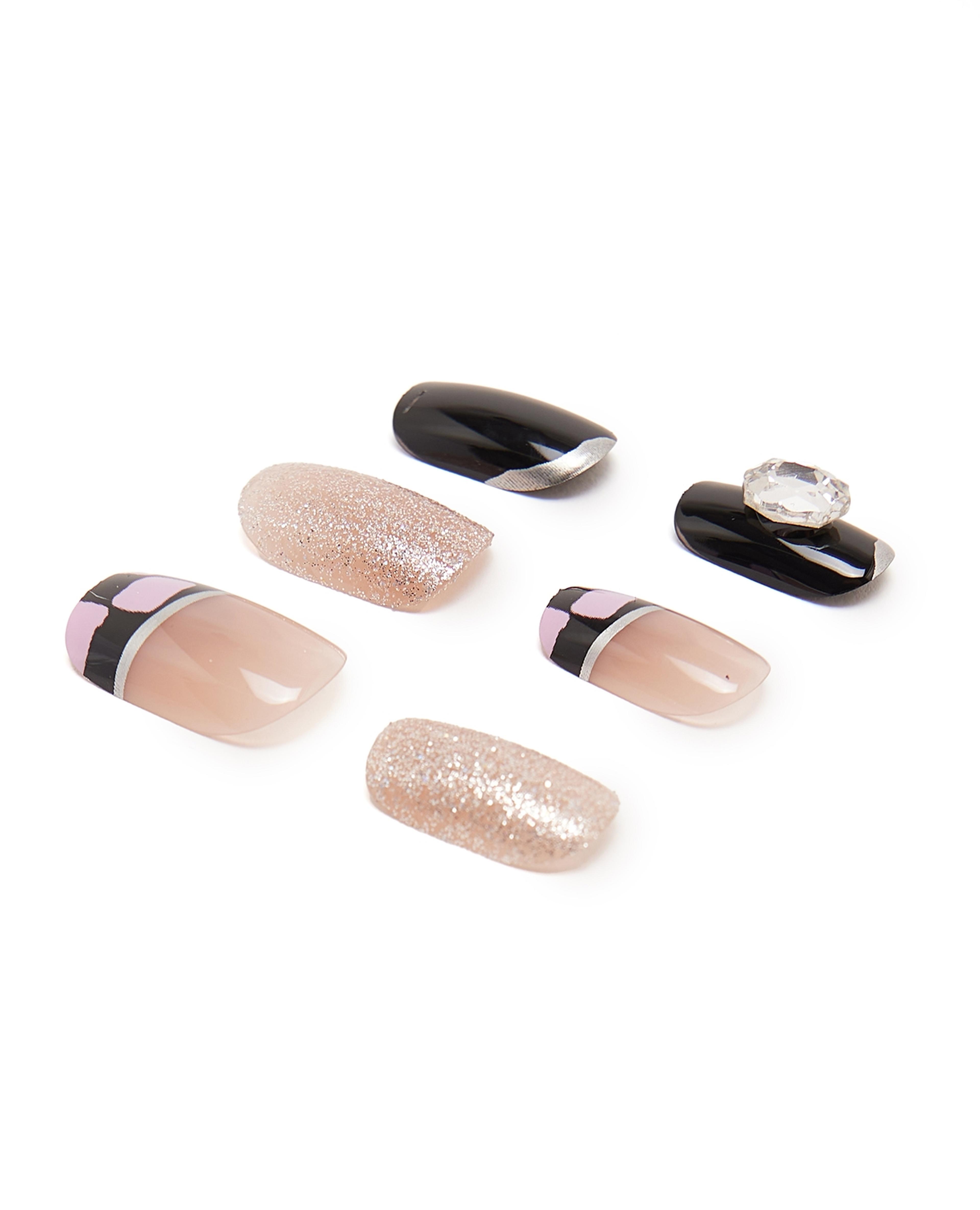 طقم أظافر لاصقة