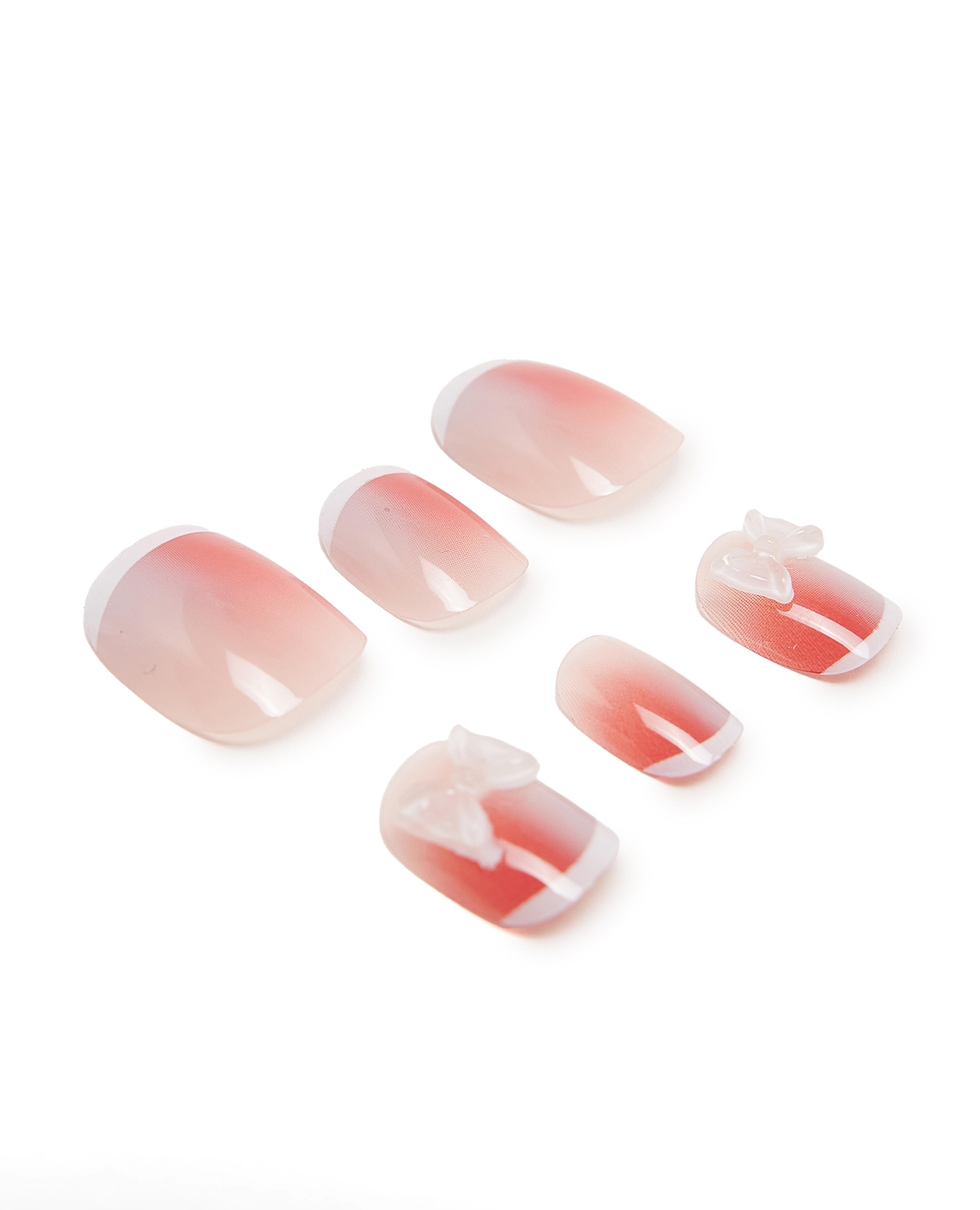 طقم أظافر لاصقة