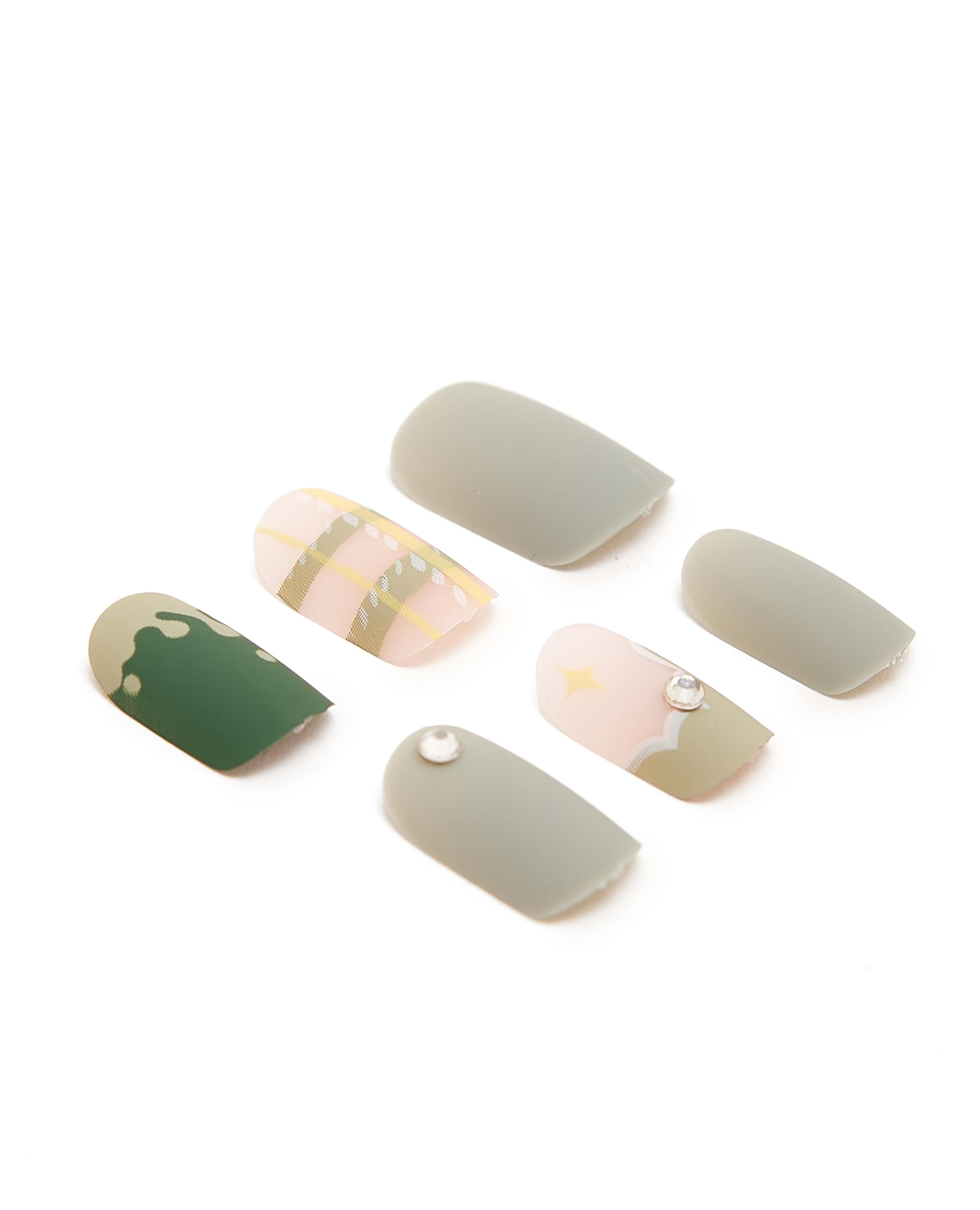 طقم أظافر لاصقة