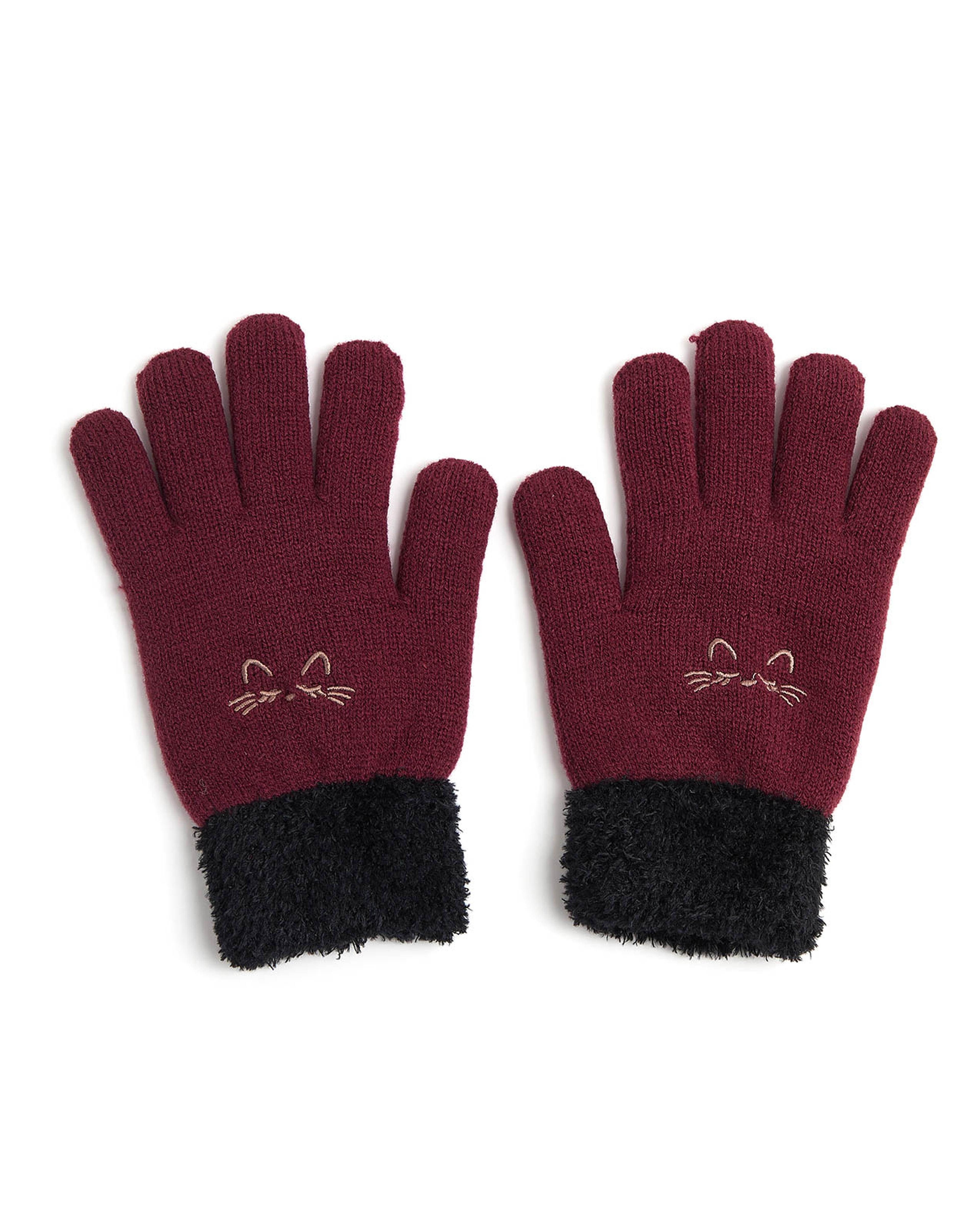 قفازات شتوية بألوان متباينة