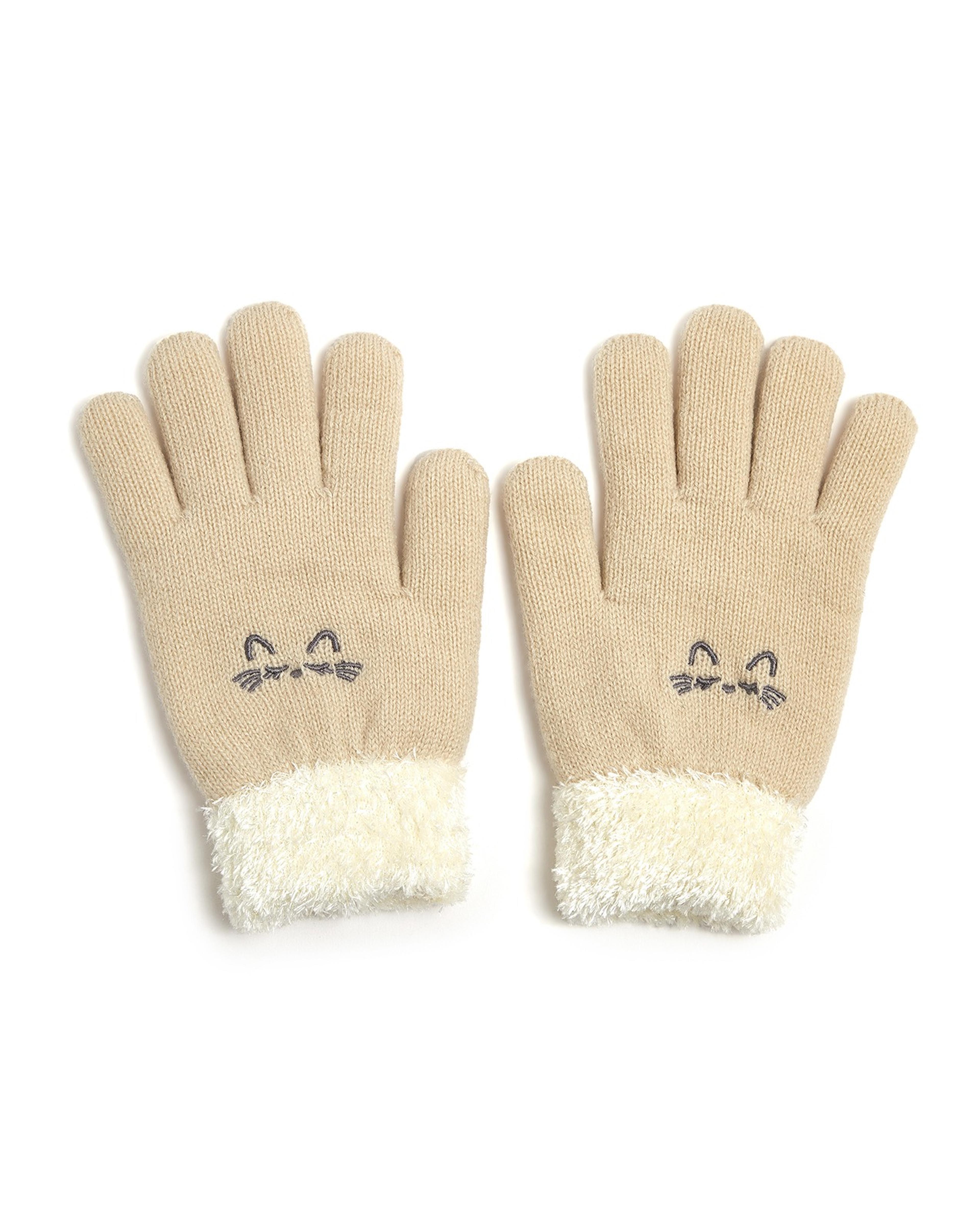 قفازات شتوية بألوان متباينة