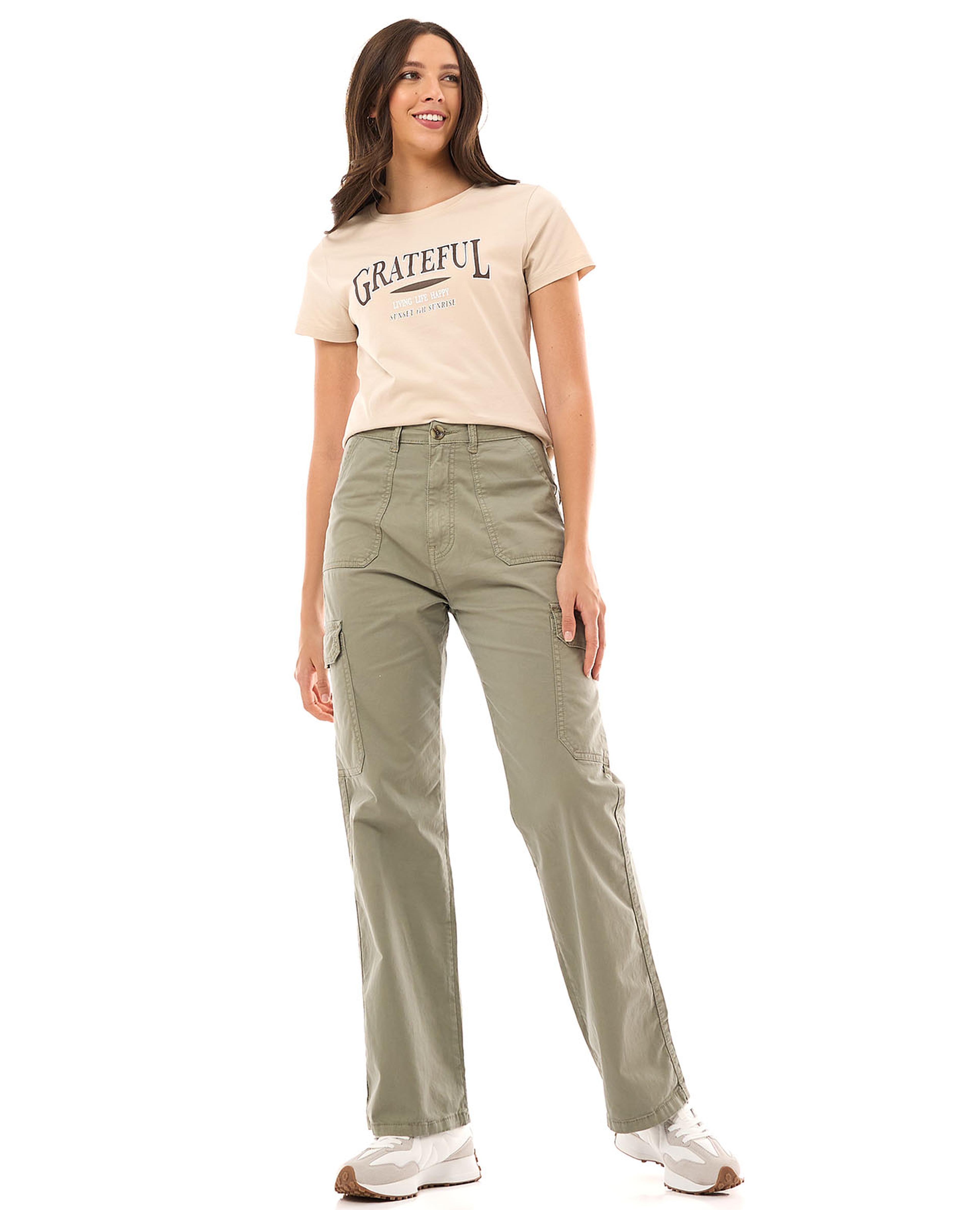 بنطال مستقيم بأزرار