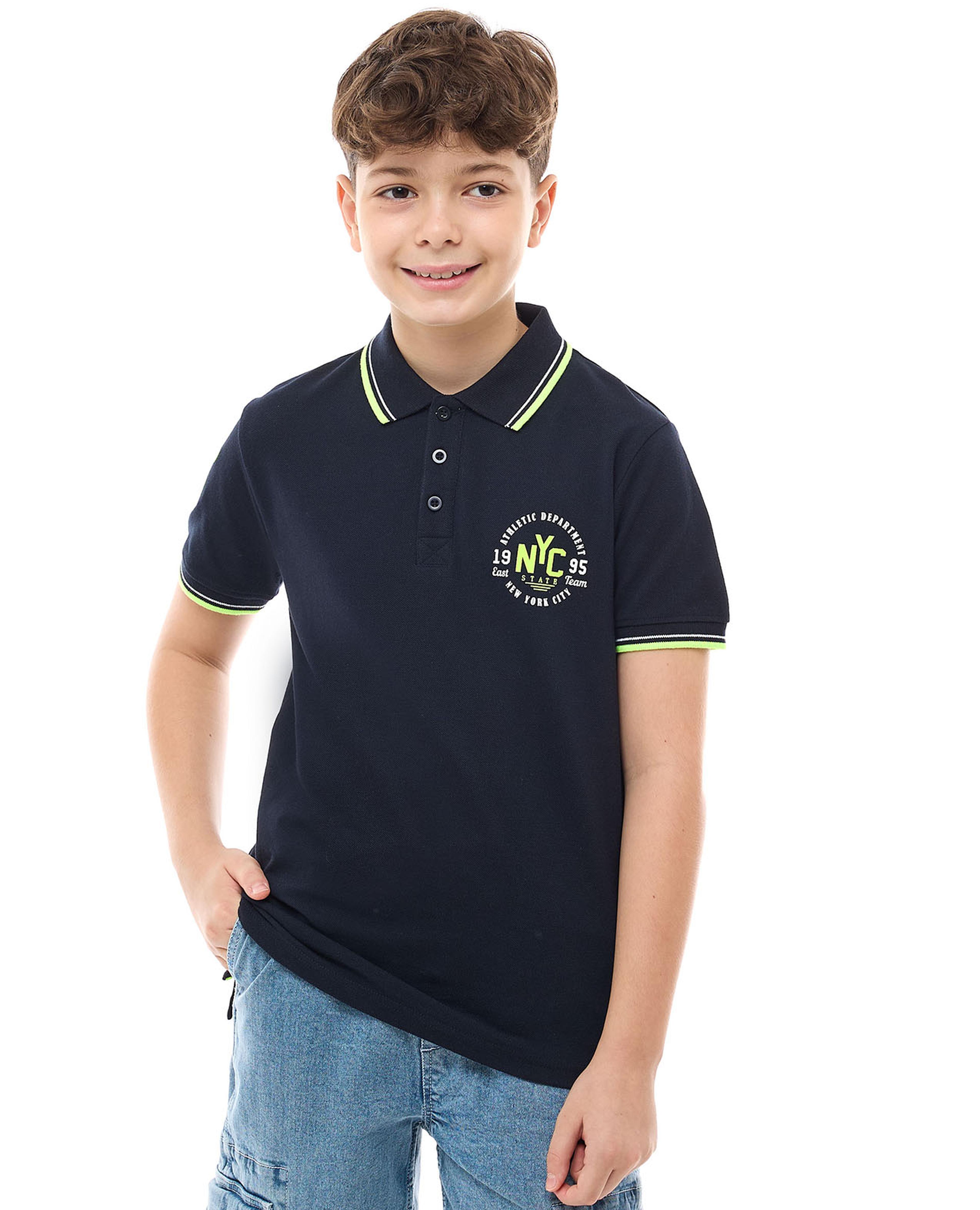 تيشيرت بولو بطبعة وأكمام قصيرة