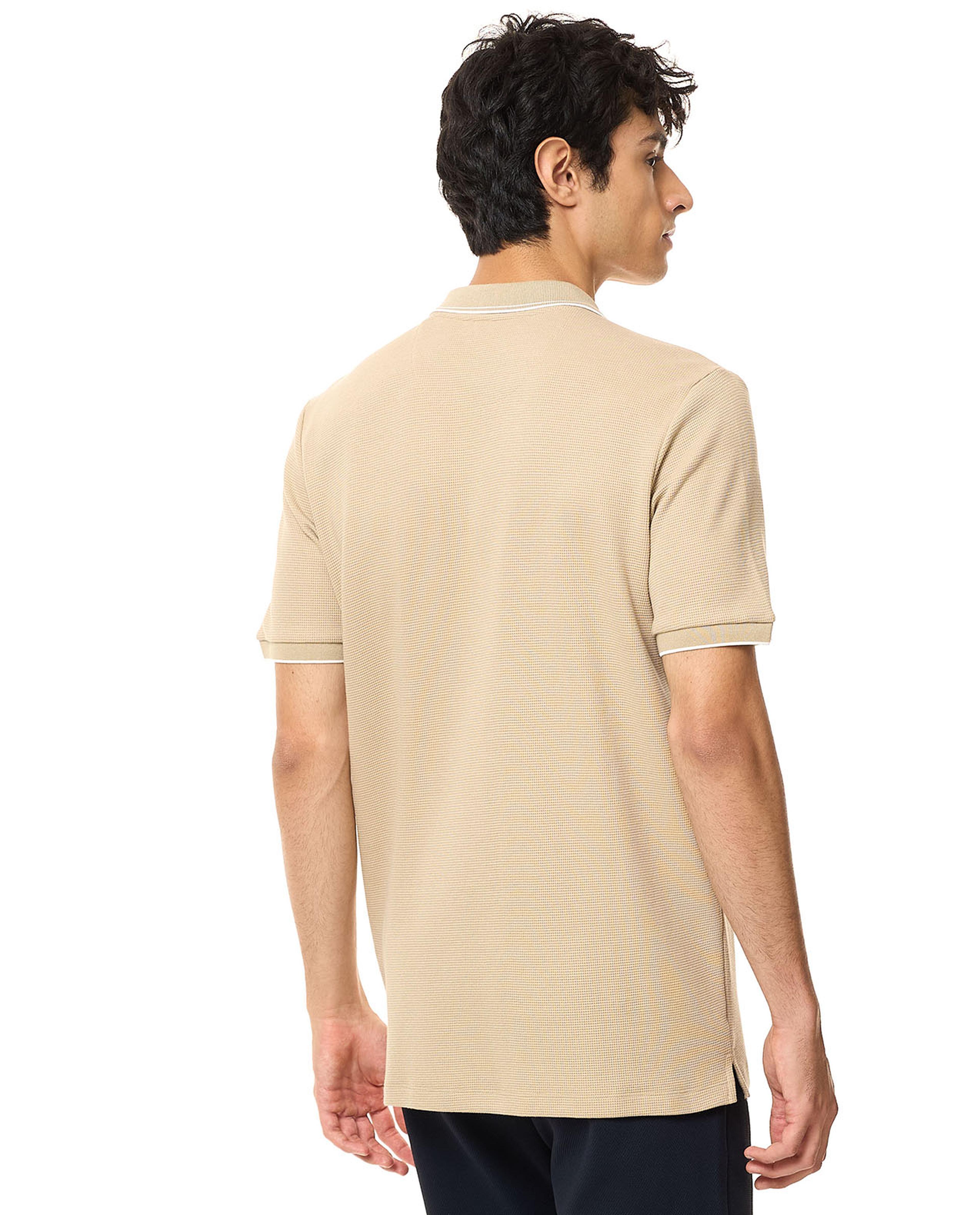 تيشيرت بولو بأكمام قصيرة