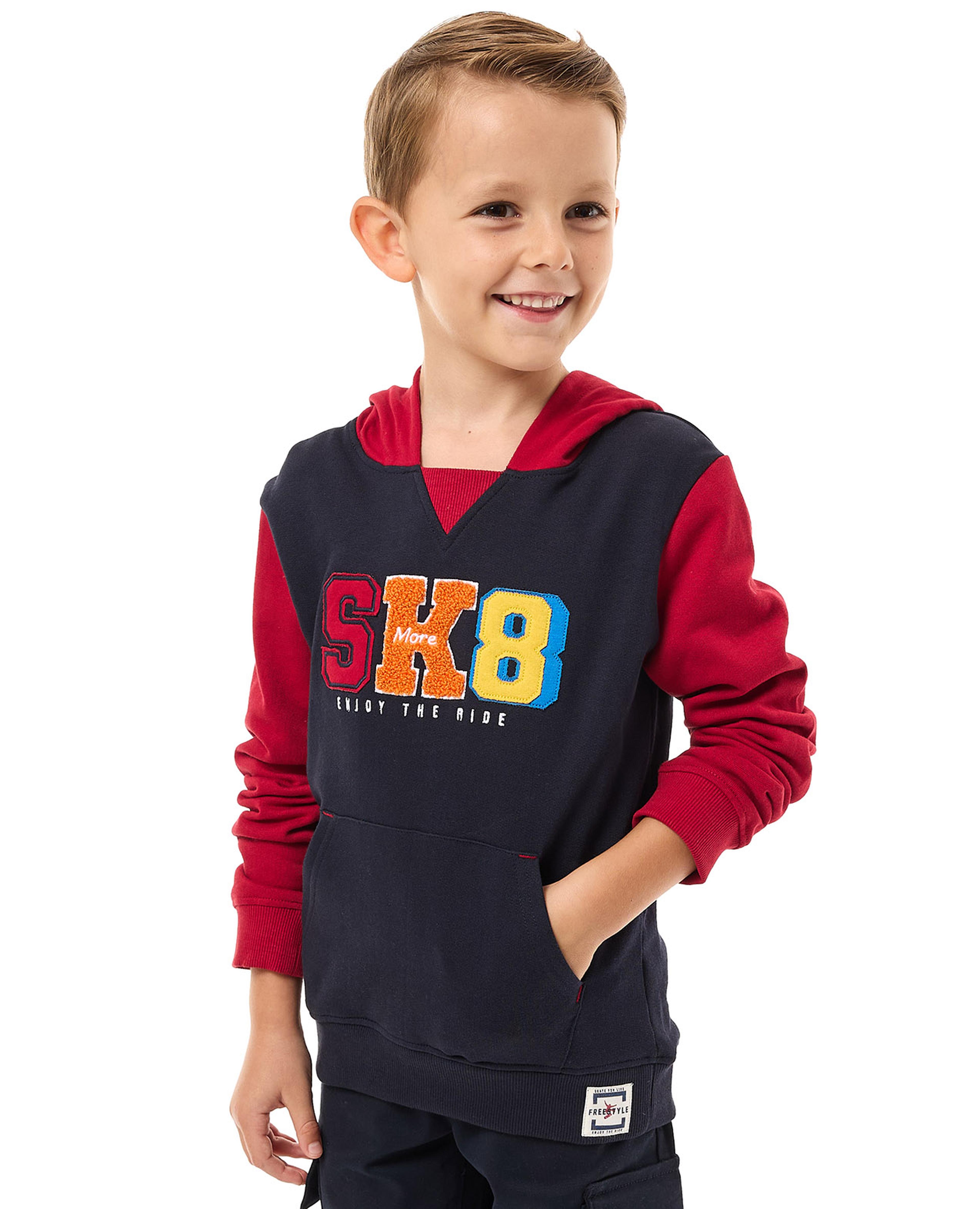 هودي بأكمام طويلة وألوان متناسقة