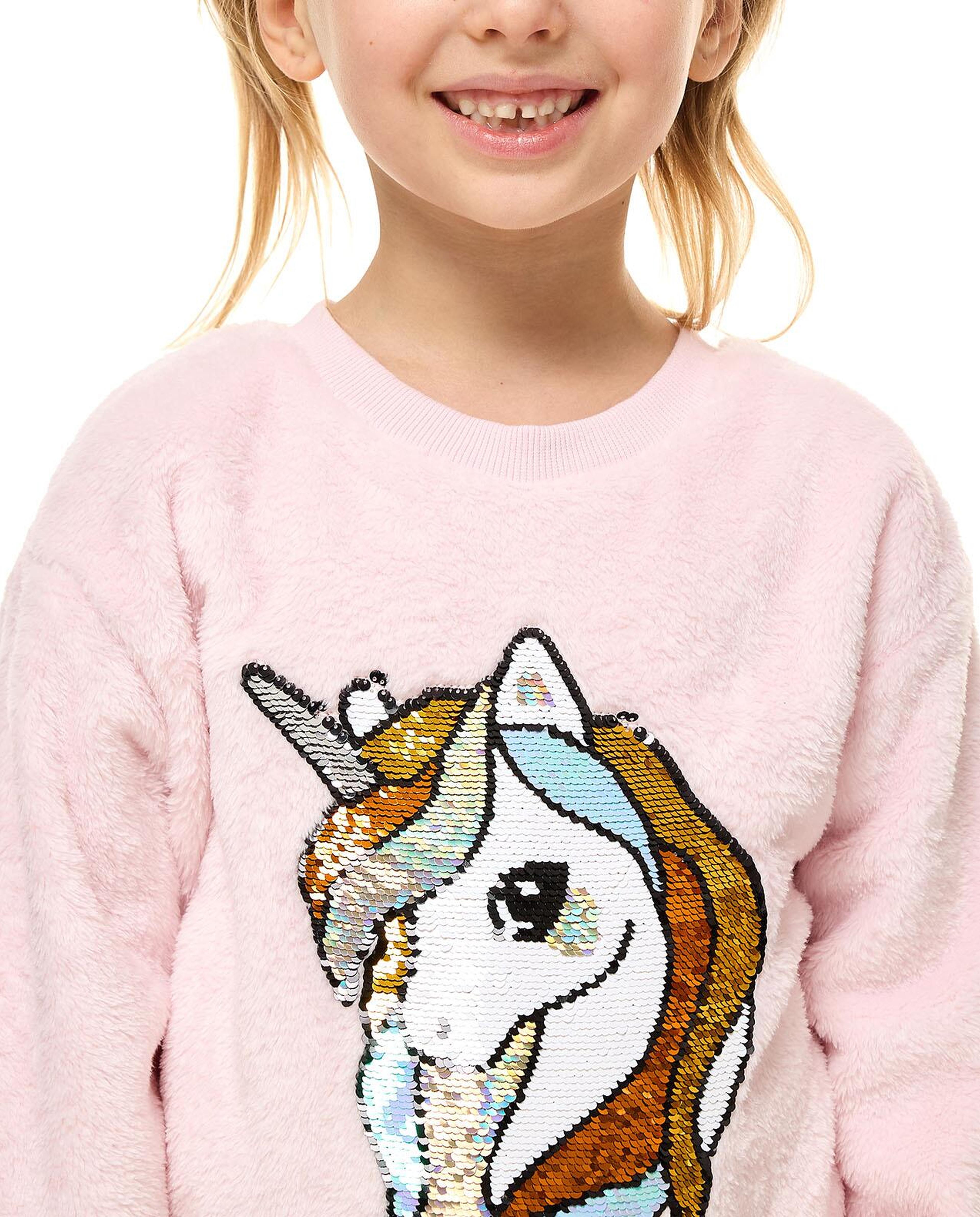 سويتشيرت  برقبة دائرية وأكمام طويلة