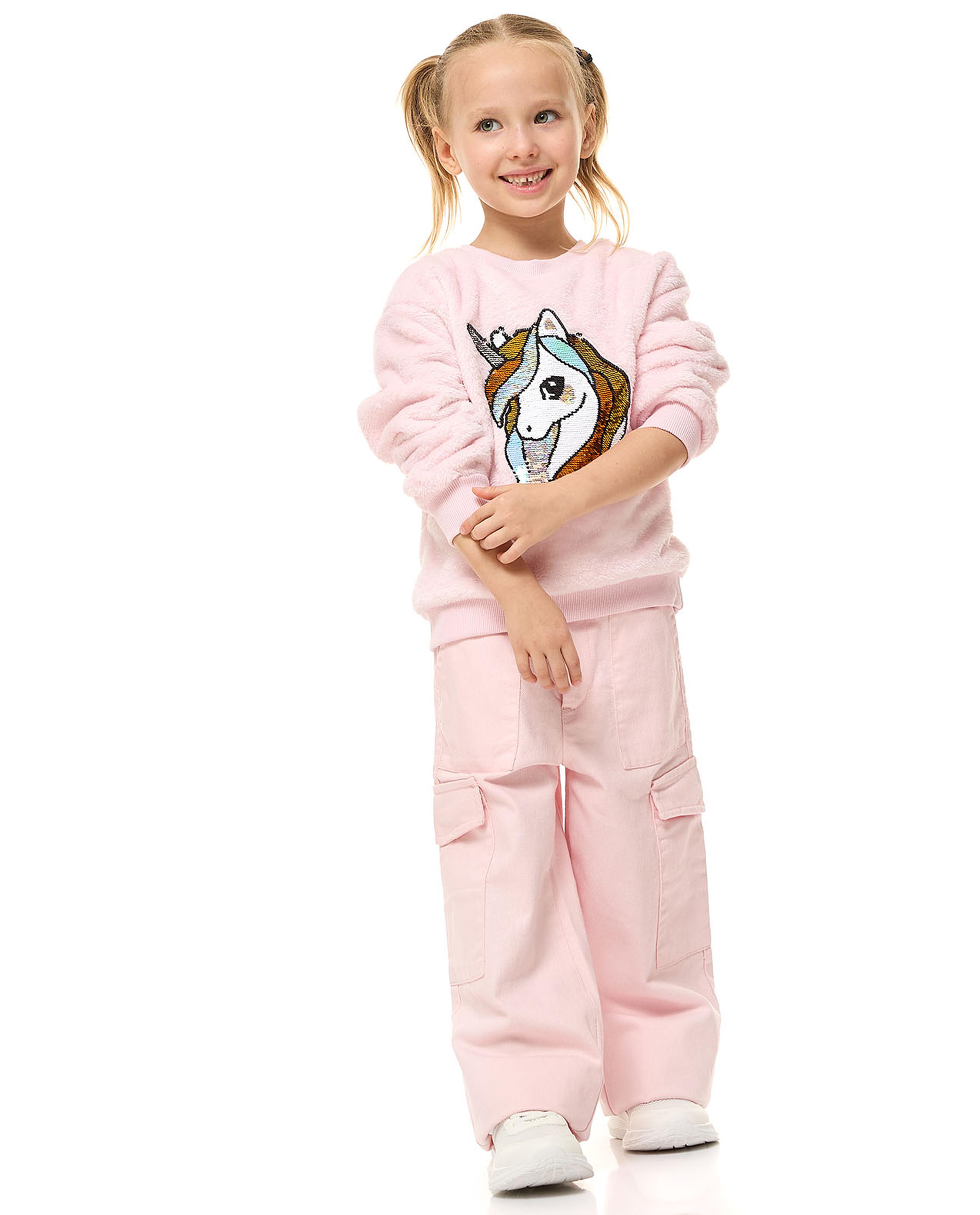 سويتشيرت  برقبة دائرية وأكمام طويلة