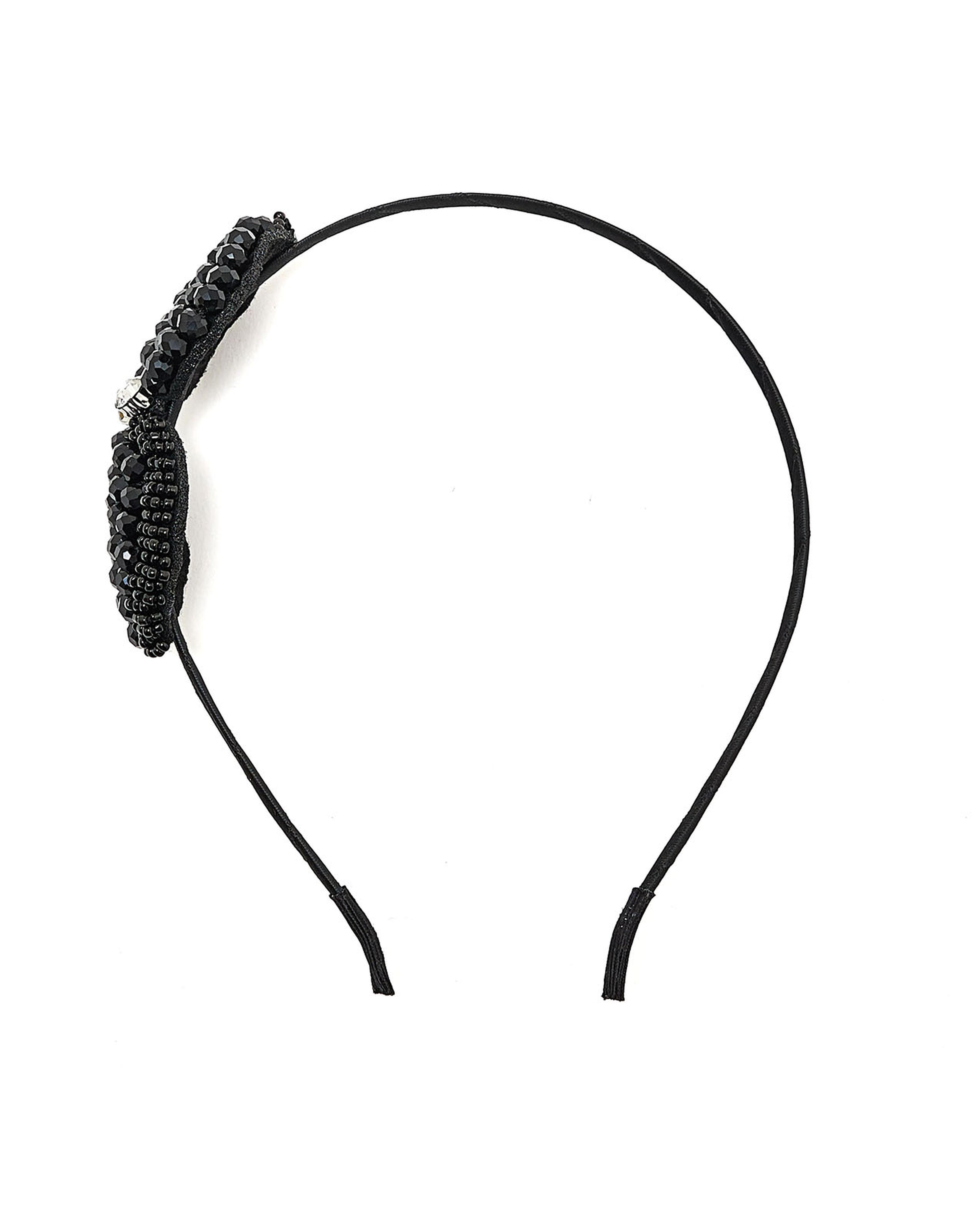 طوق شعر مزين بالقوس