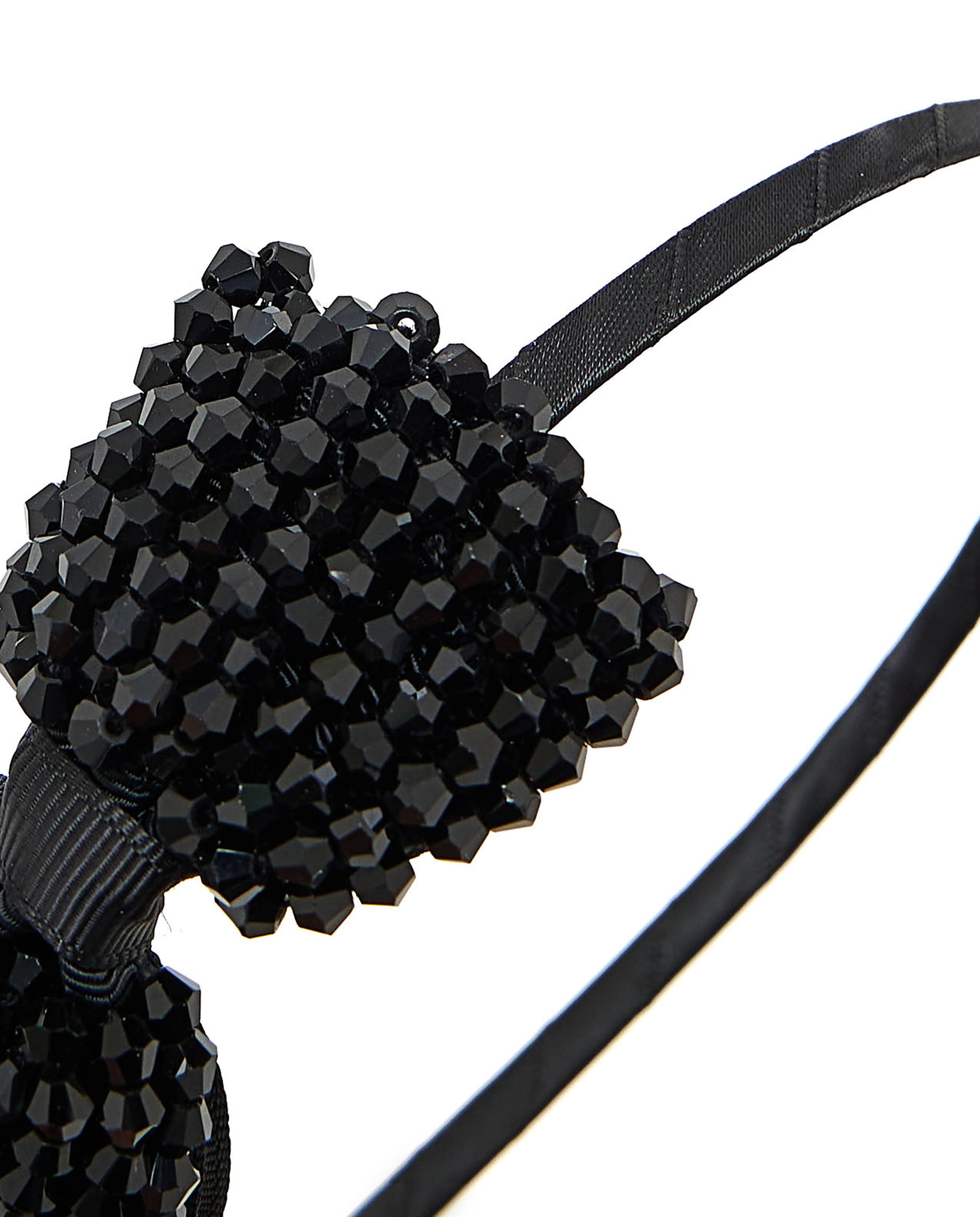 طوق شعر مزين بالقوس