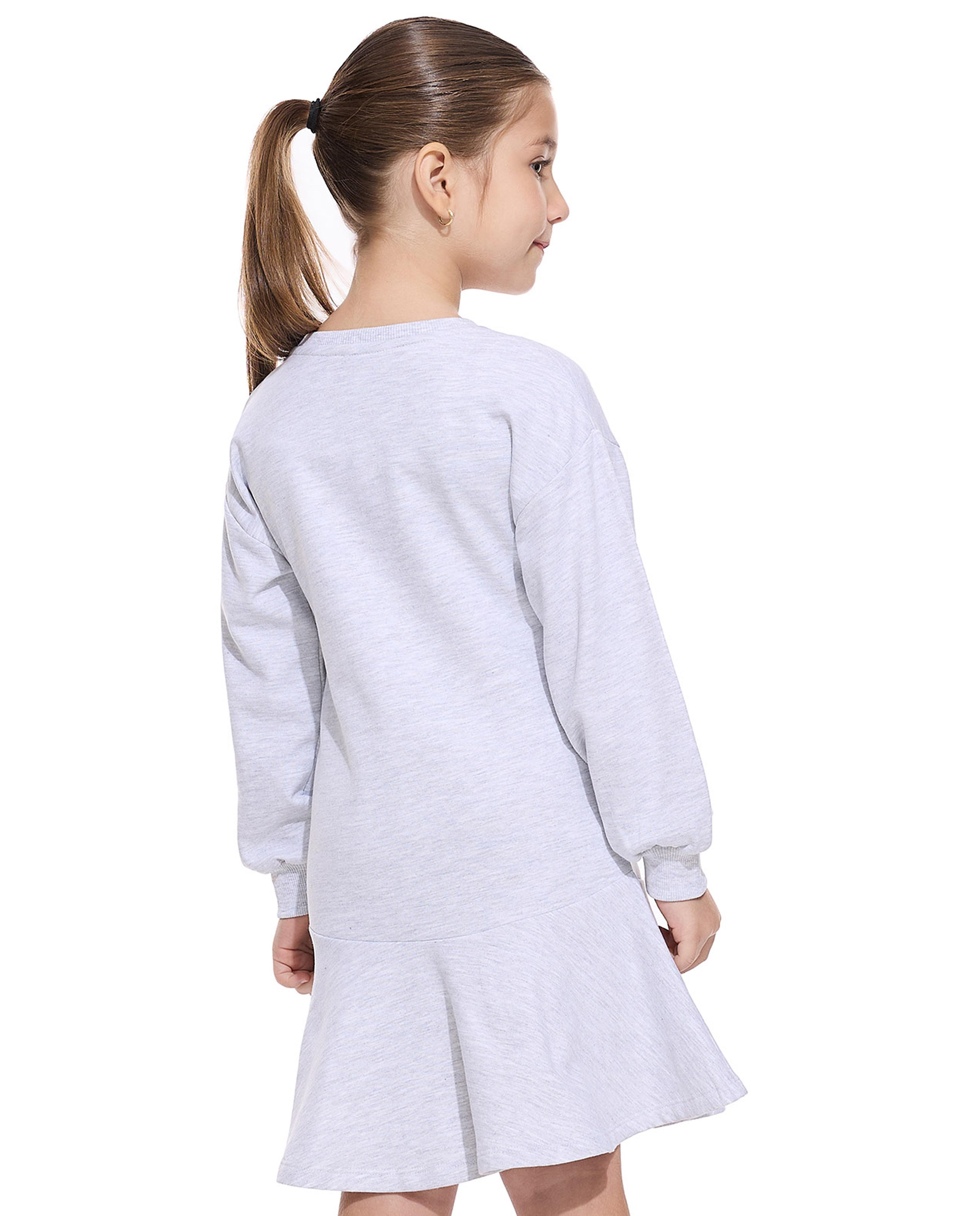 فستان مطبوع بشخصية ميكي ماوس وأكمام طويلة