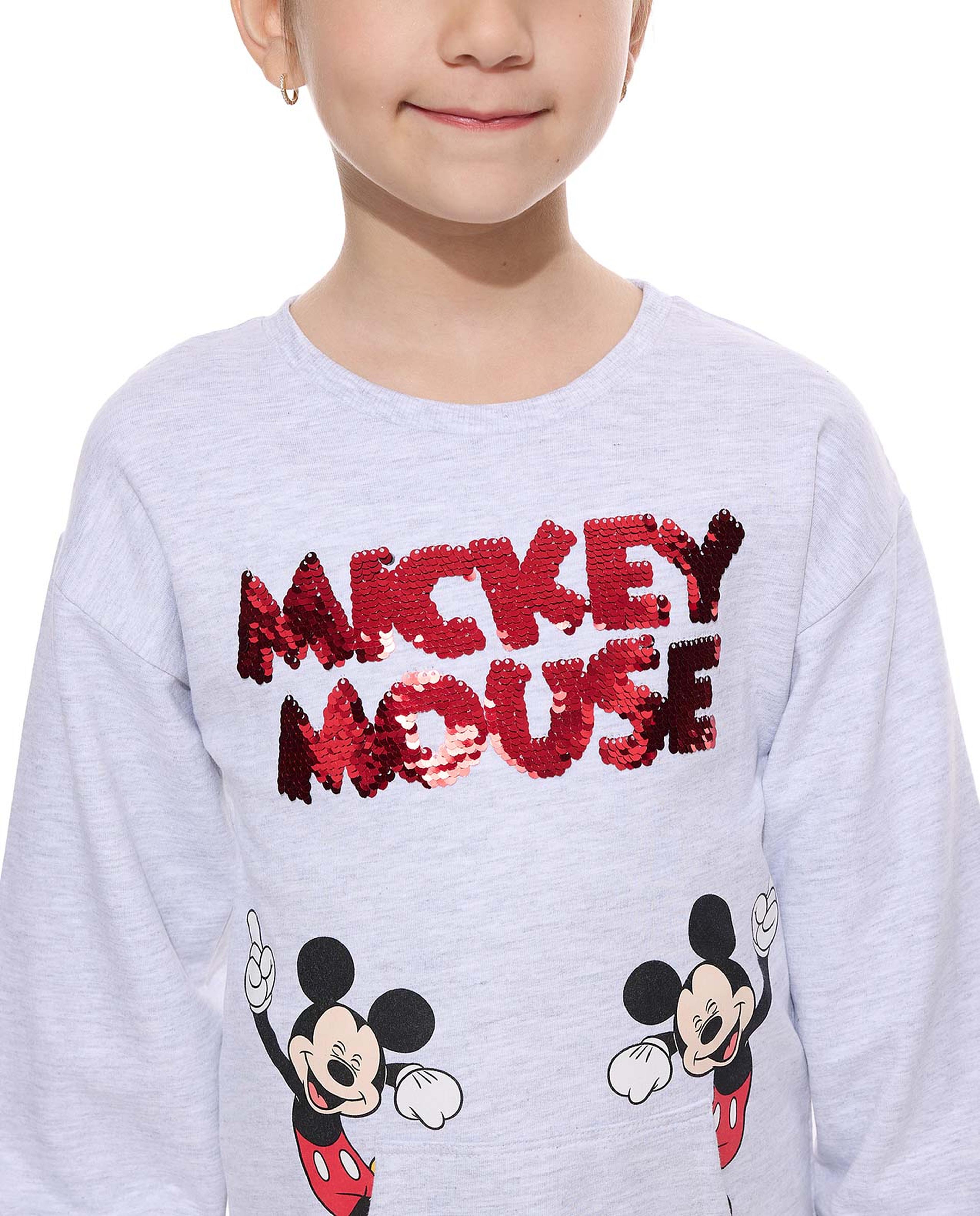 فستان مطبوع بشخصية ميكي ماوس وأكمام طويلة