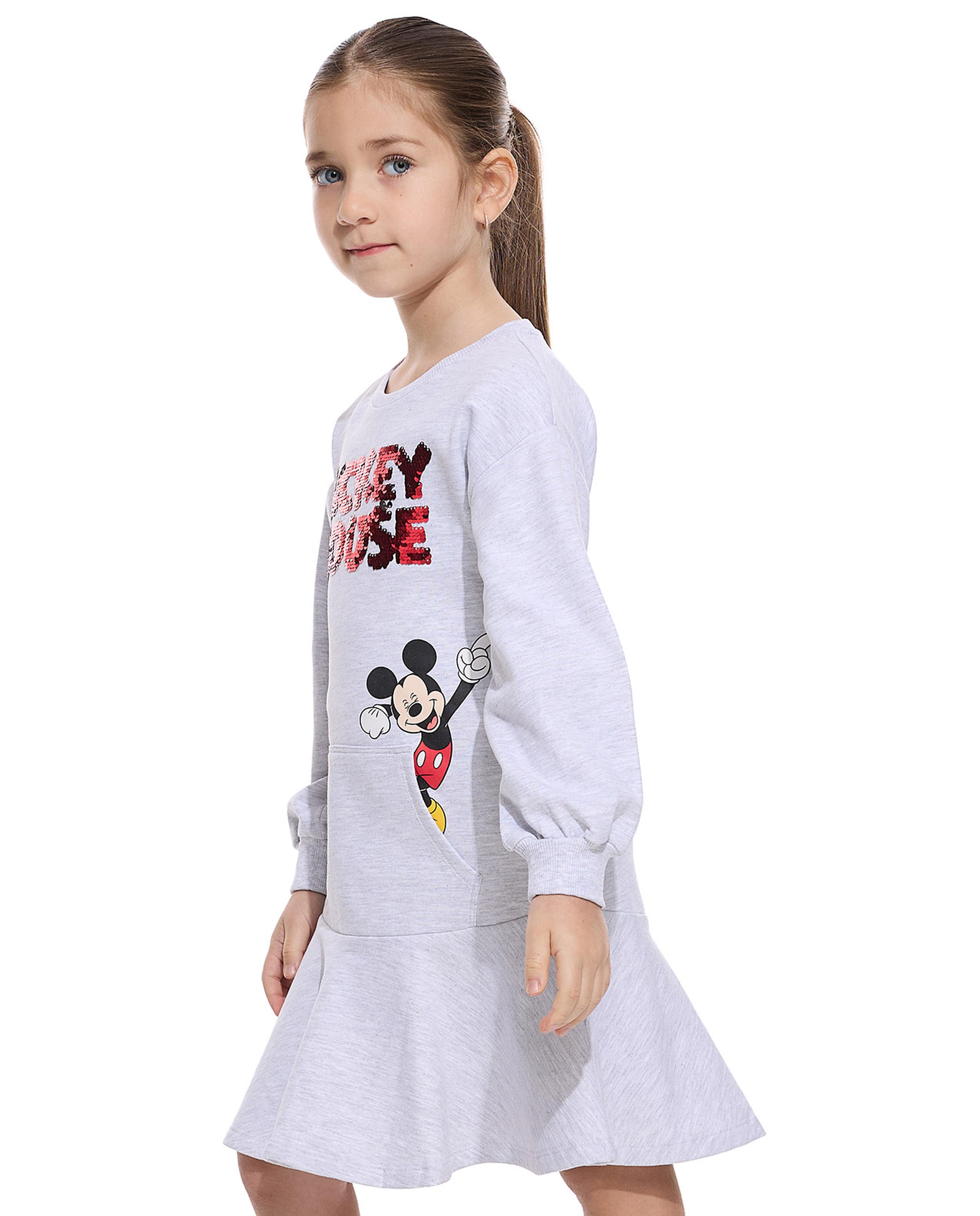 فستان مطبوع بشخصية ميكي ماوس وأكمام طويلة